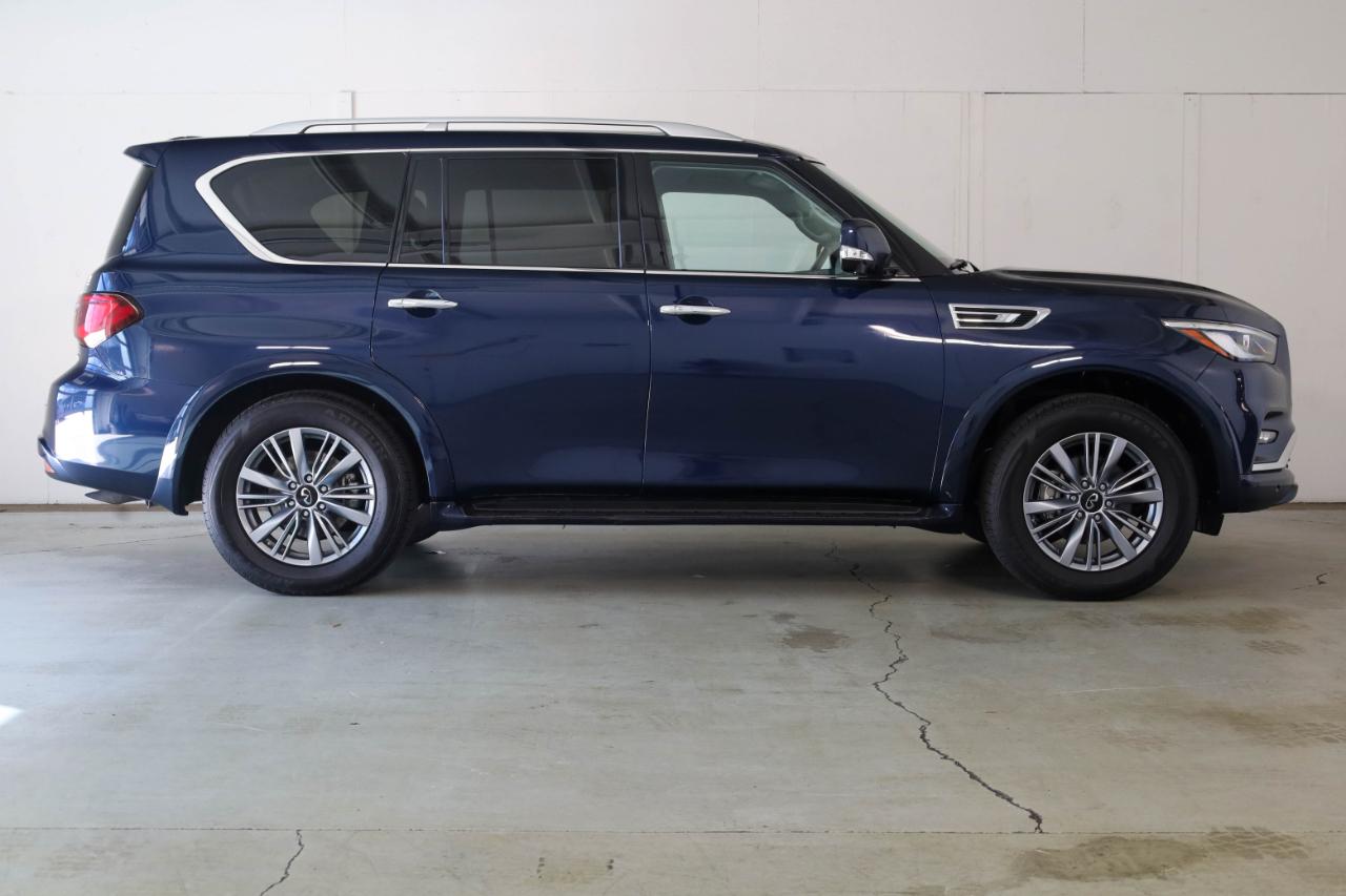 Infiniti QX80 photo 4