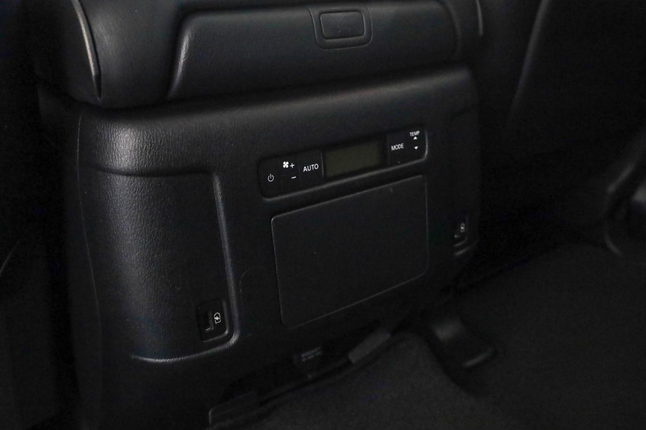 Infiniti QX80 photo 39