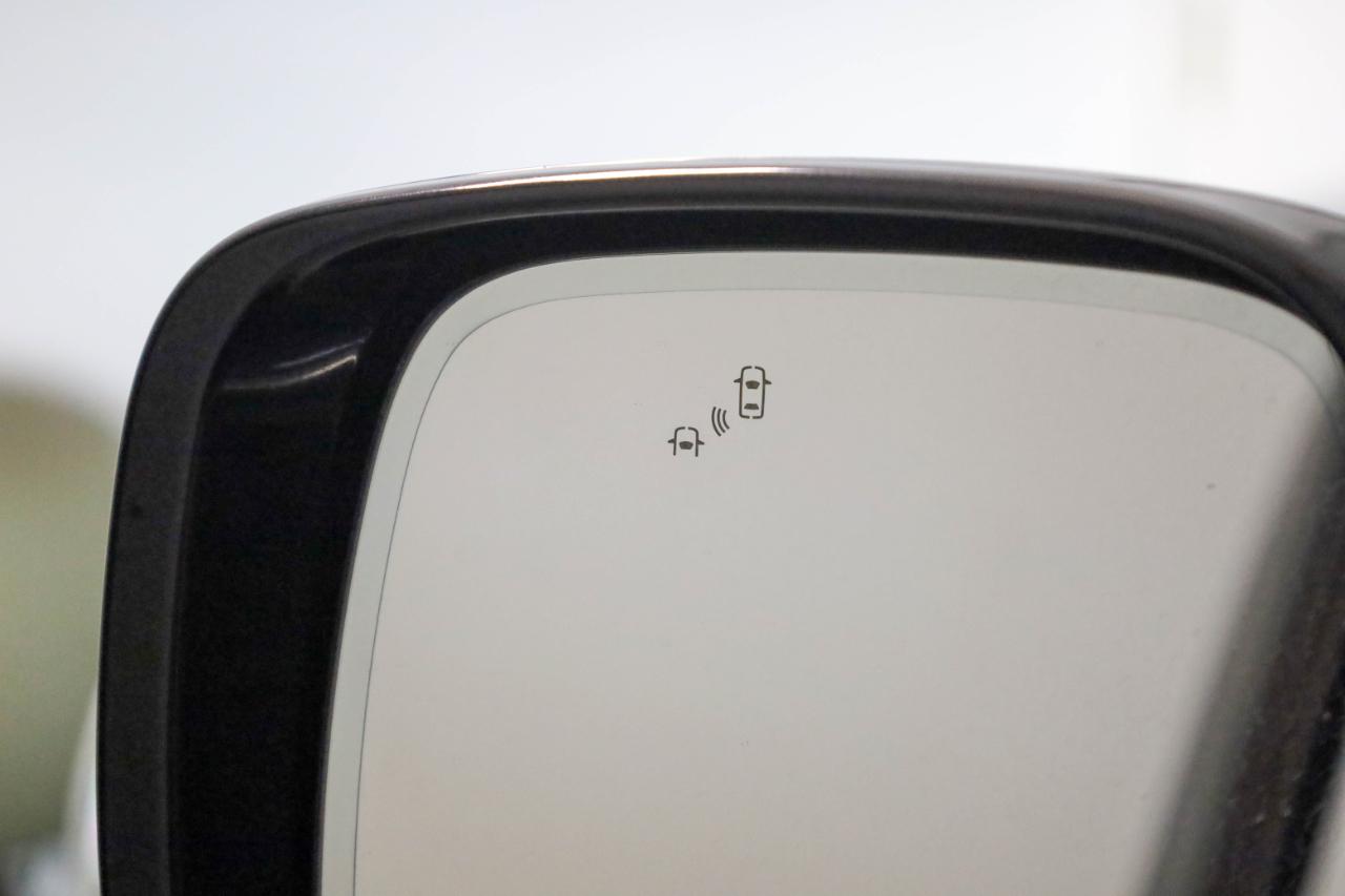 Infiniti QX80 photo 50