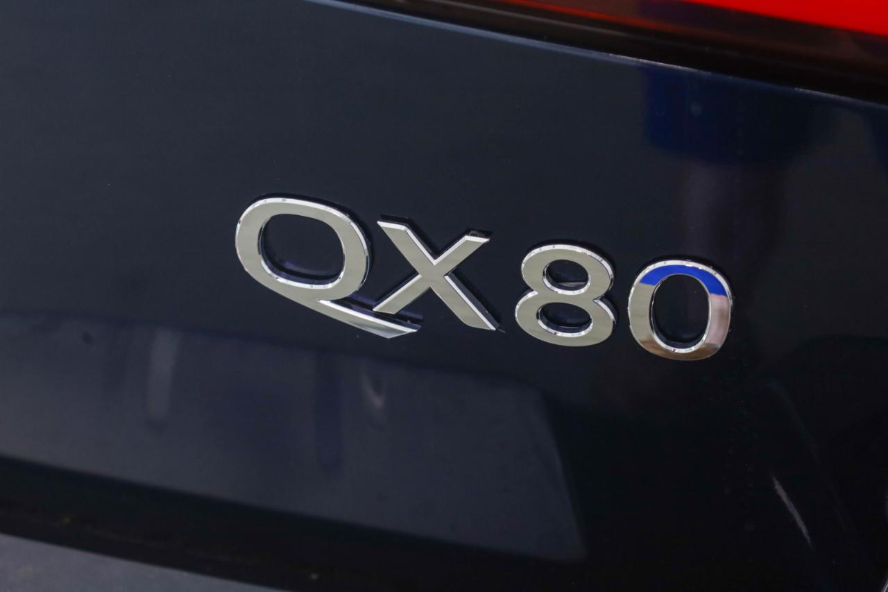 Infiniti QX80 photo 9