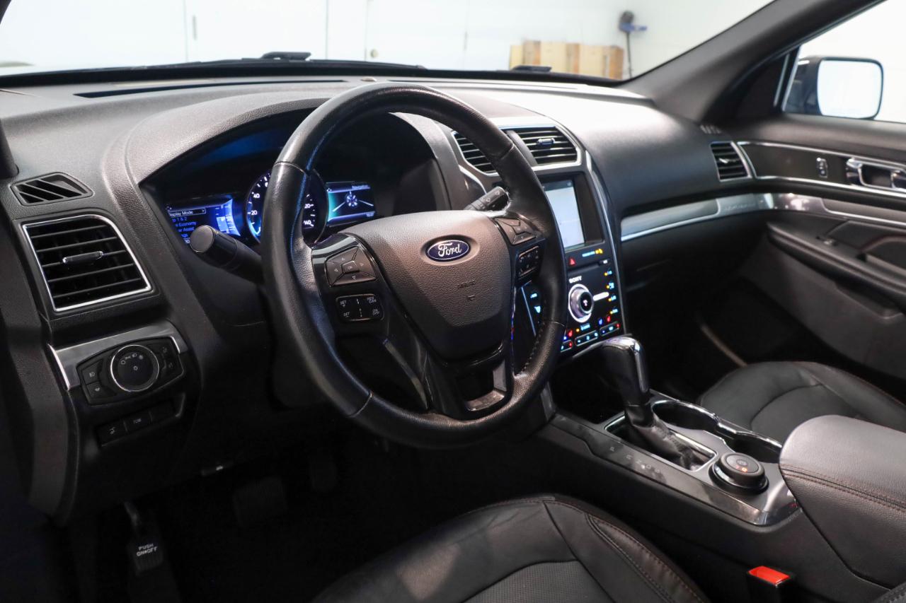 Ford Explorer photo 11