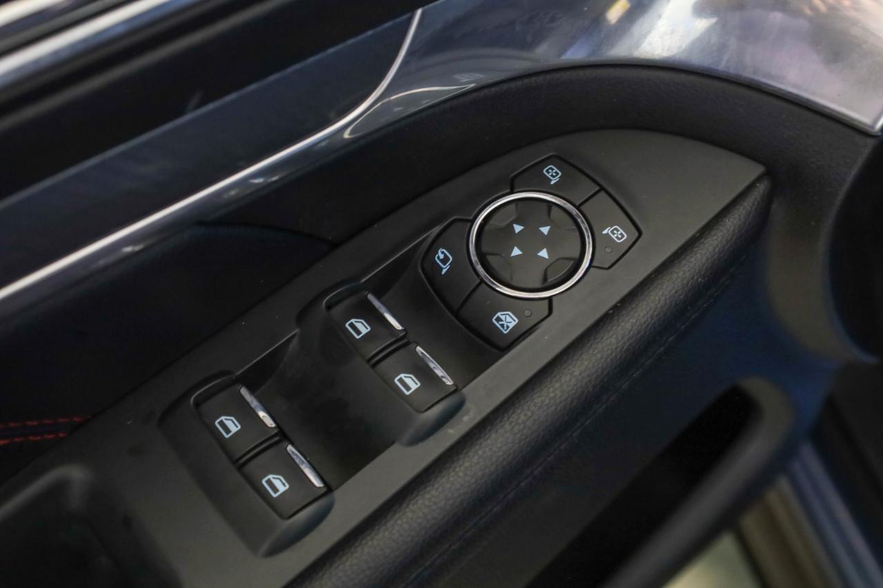 Ford Explorer photo 33