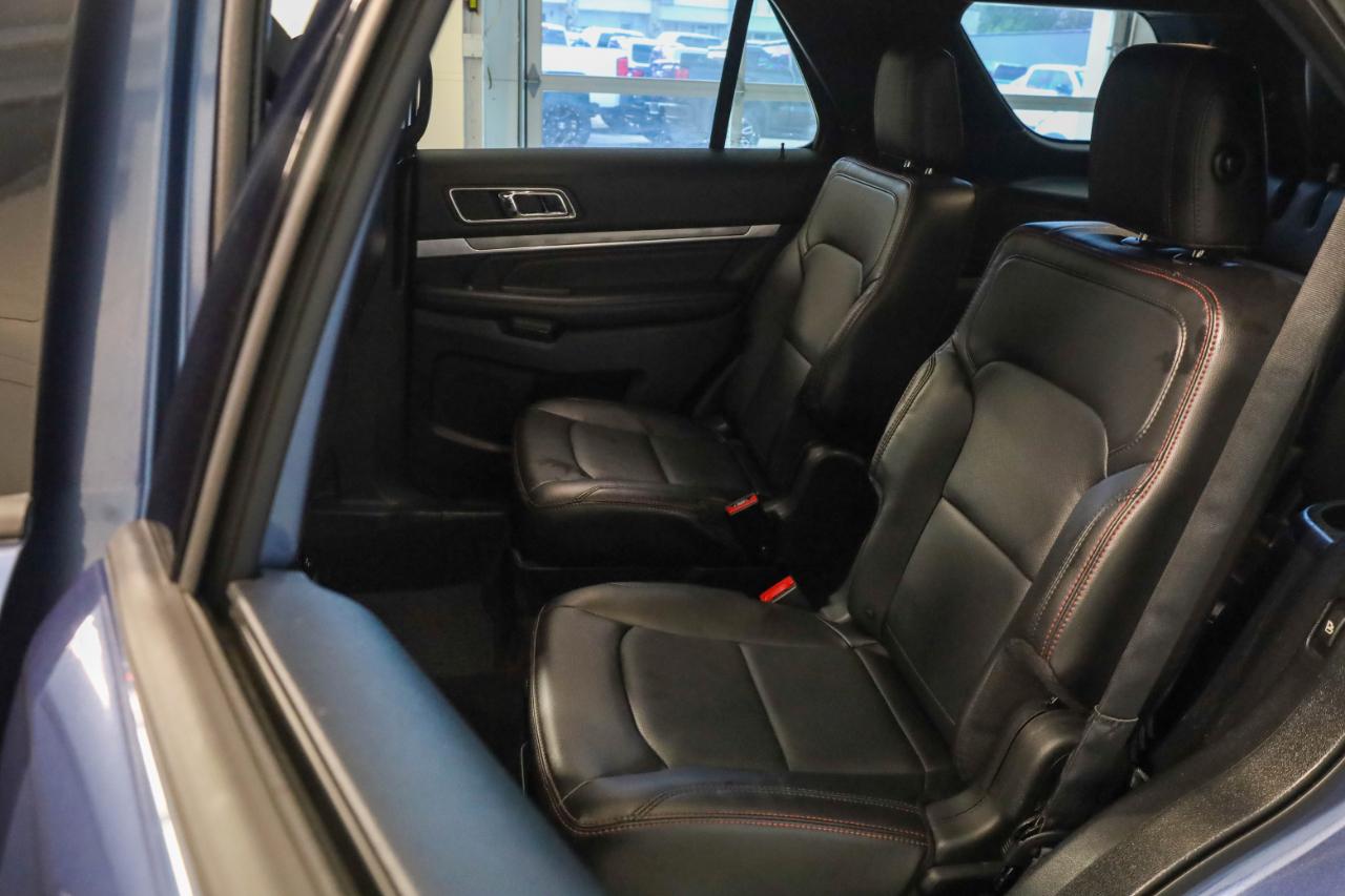 Ford Explorer photo 17