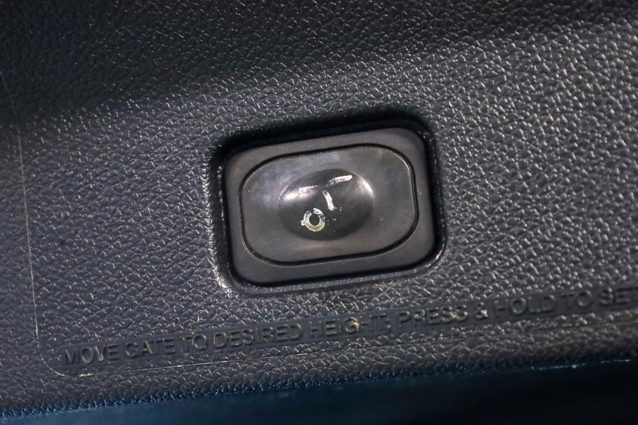 Ford Explorer photo 28