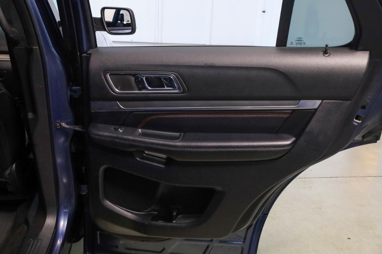 Ford Explorer photo 41