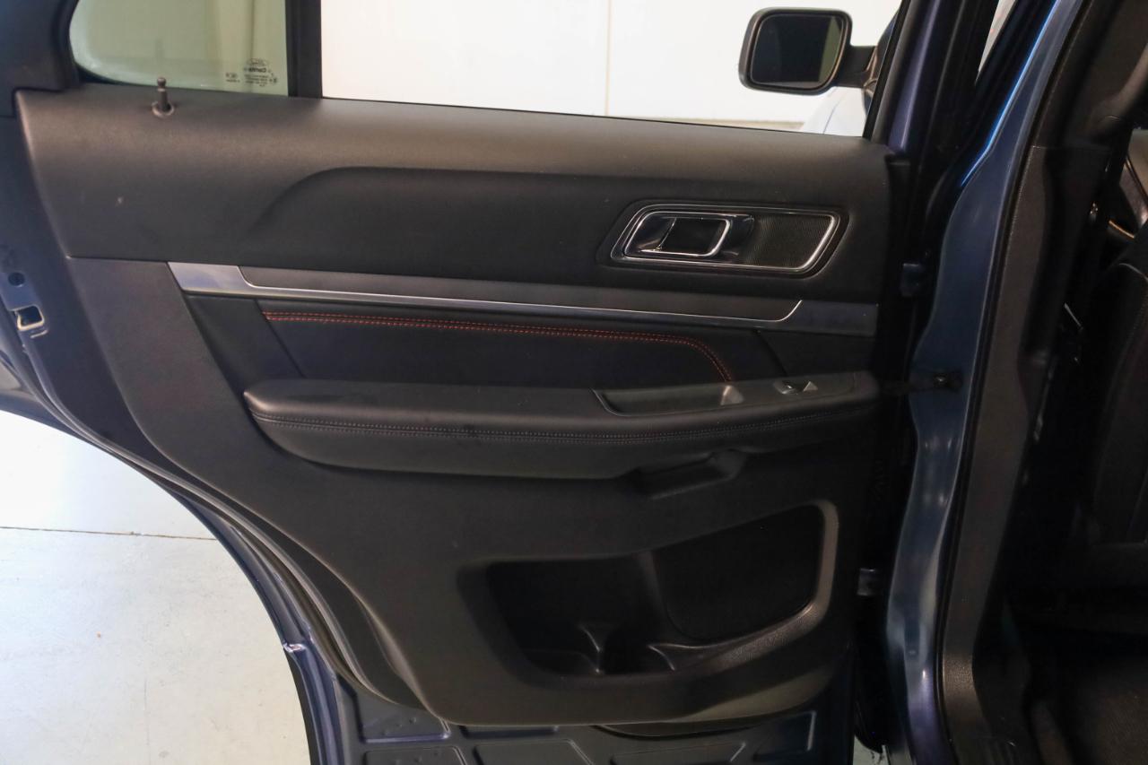 Ford Explorer photo 38