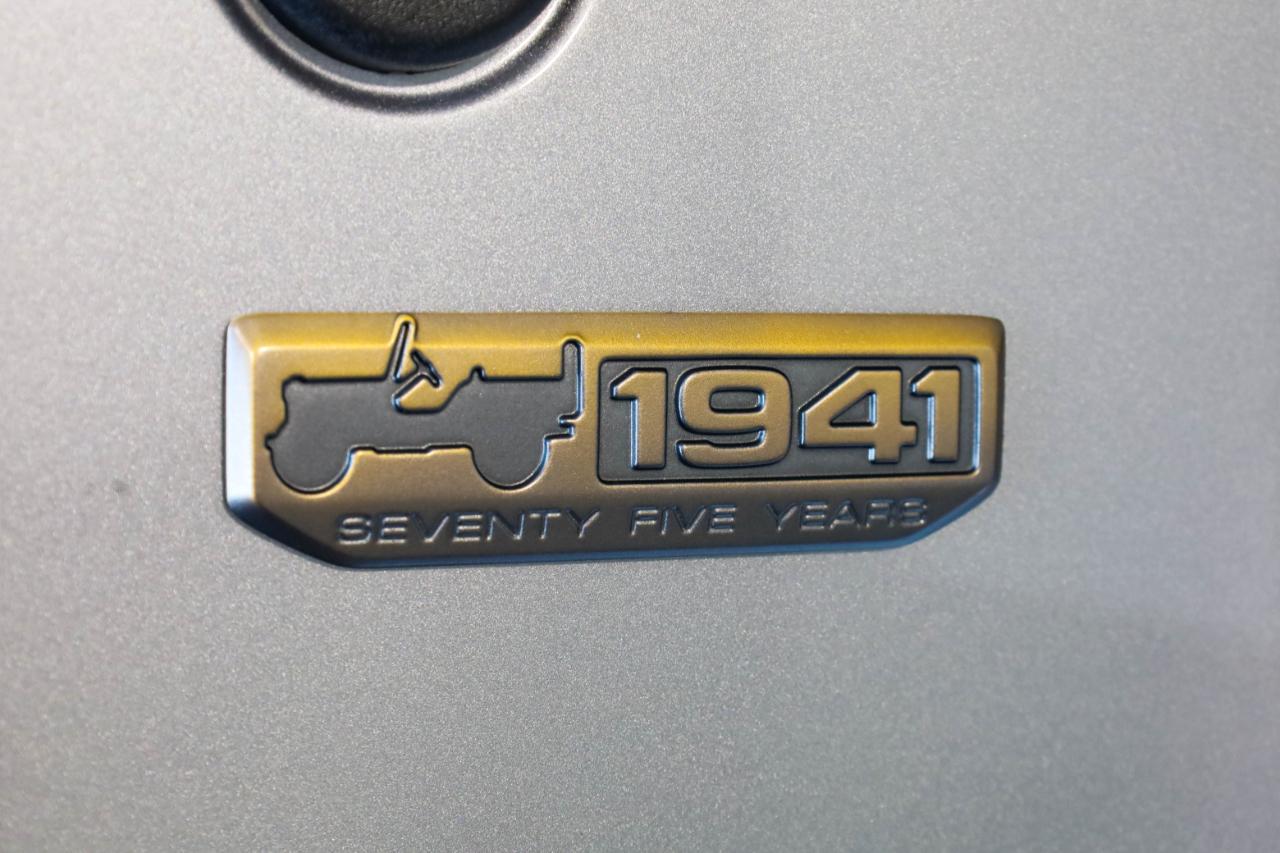Jeep Wrangler photo 9