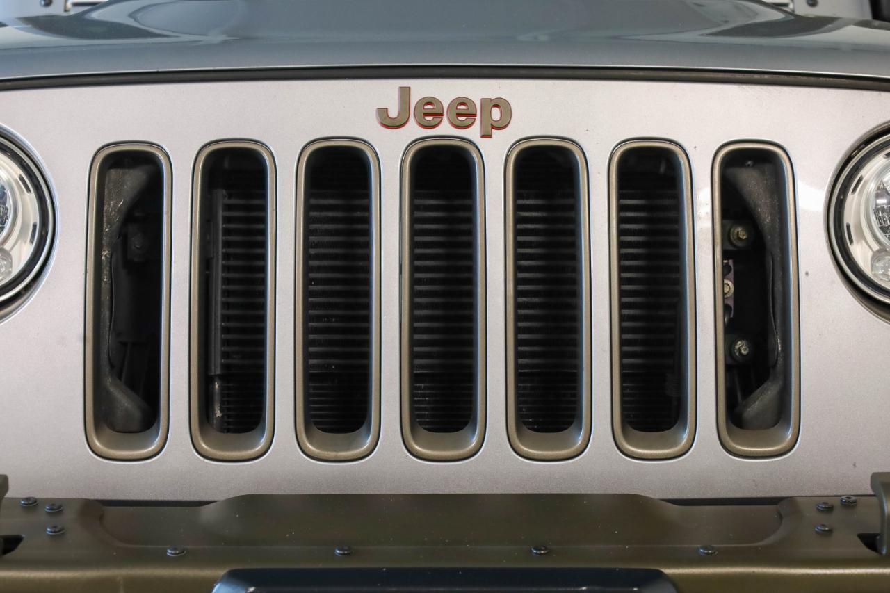 Jeep Wrangler photo 16