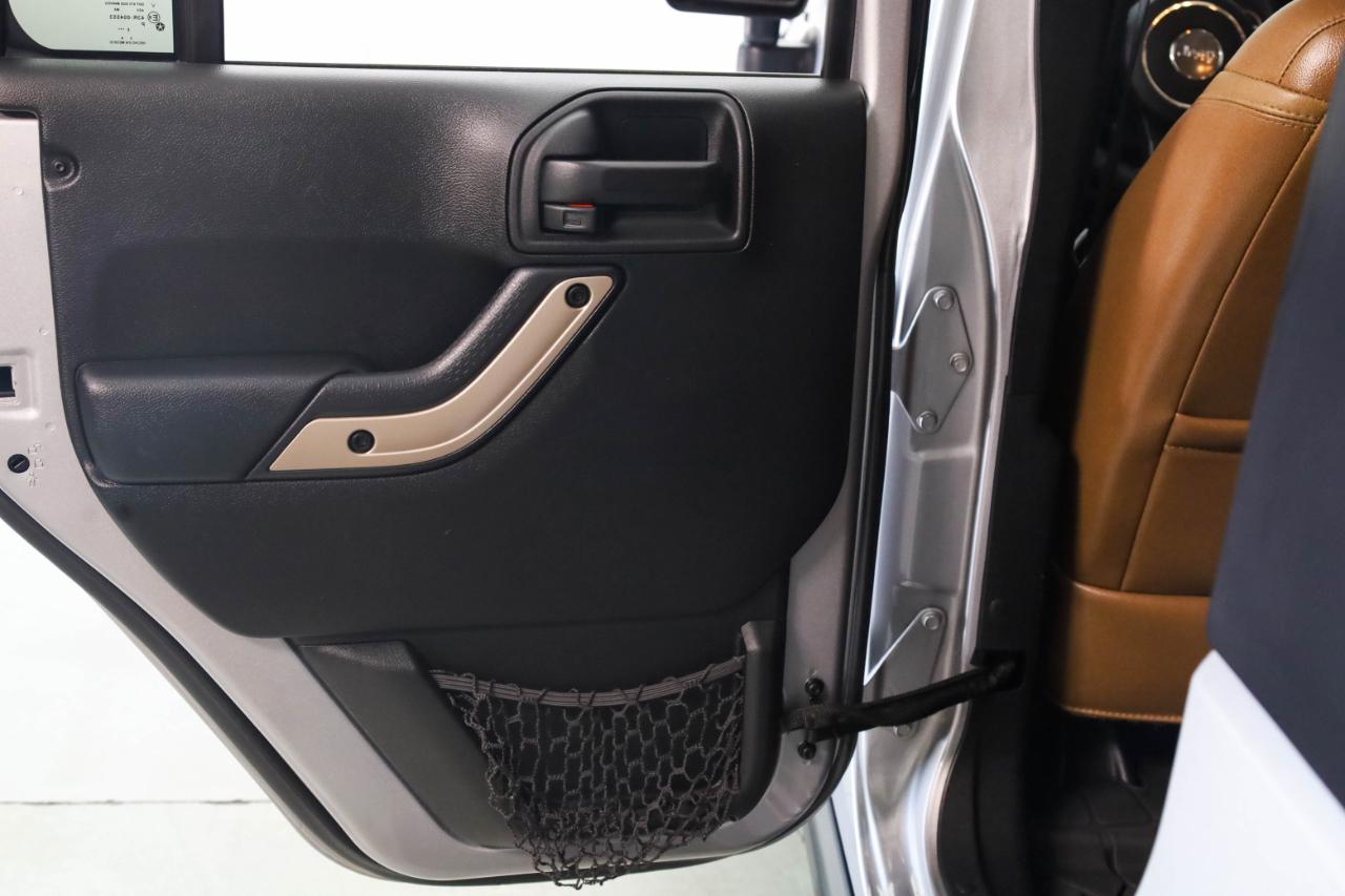Jeep Wrangler photo 32