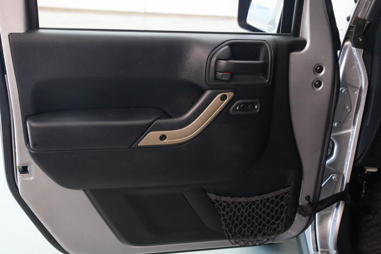 Jeep Wrangler photo 28