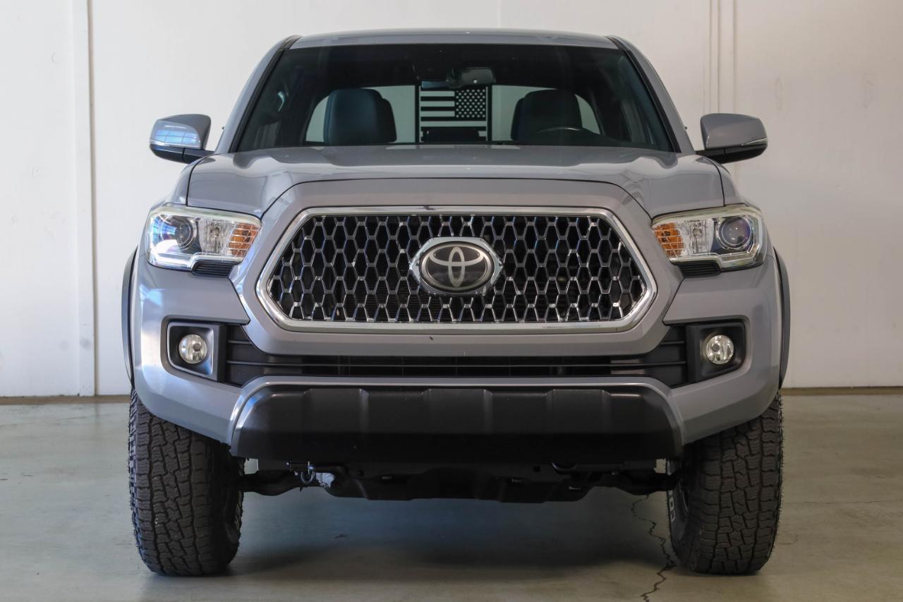 Toyota Tacoma photo 3
