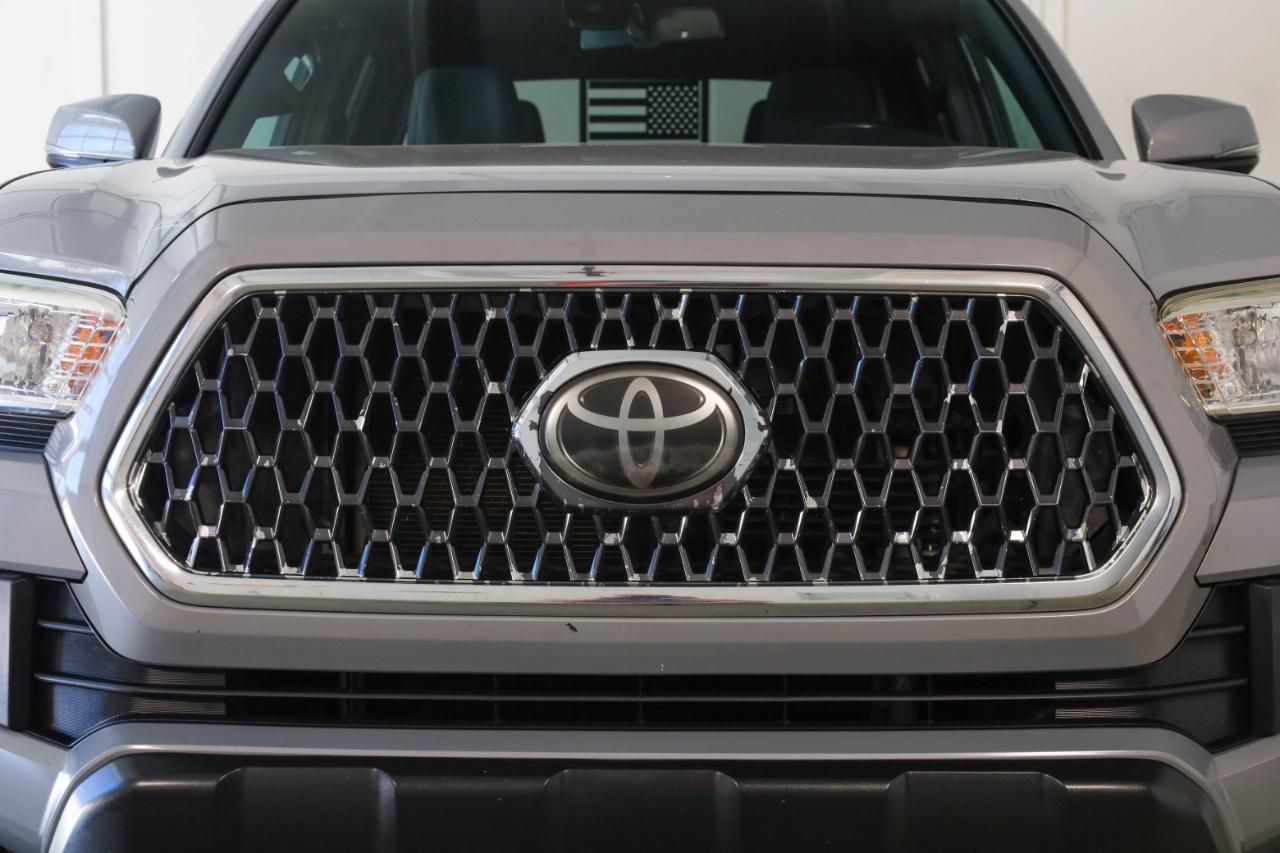 Toyota Tacoma photo 15