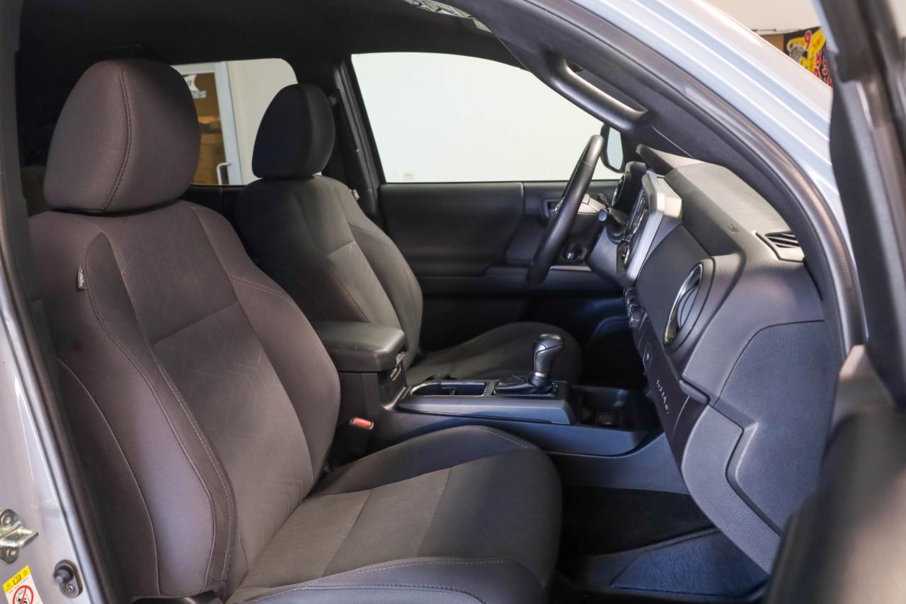 Toyota Tacoma photo 14