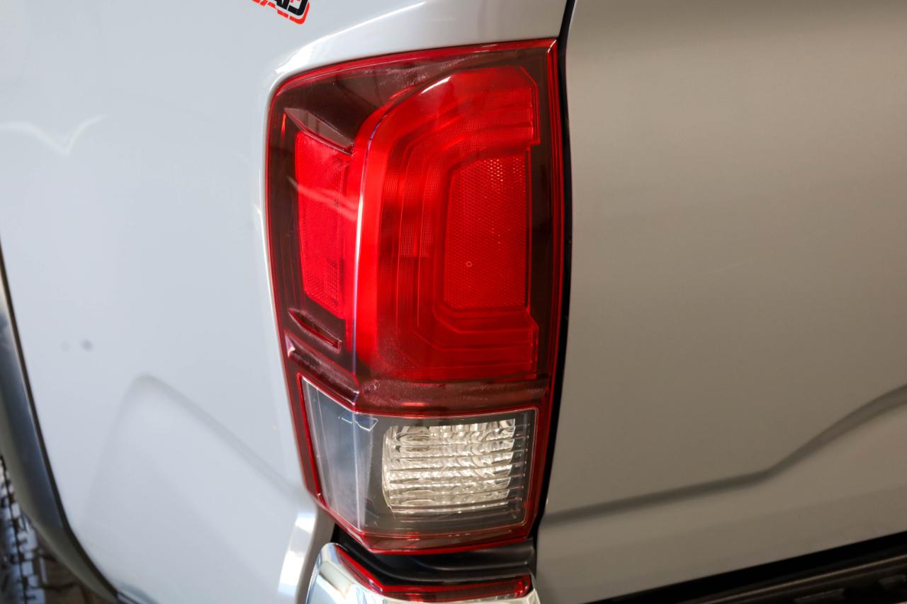 Toyota Tacoma photo 18