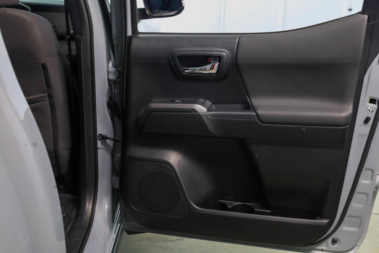 Toyota Tacoma photo 36