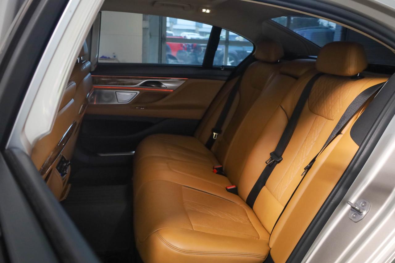 BMW 750i, B7 photo 17