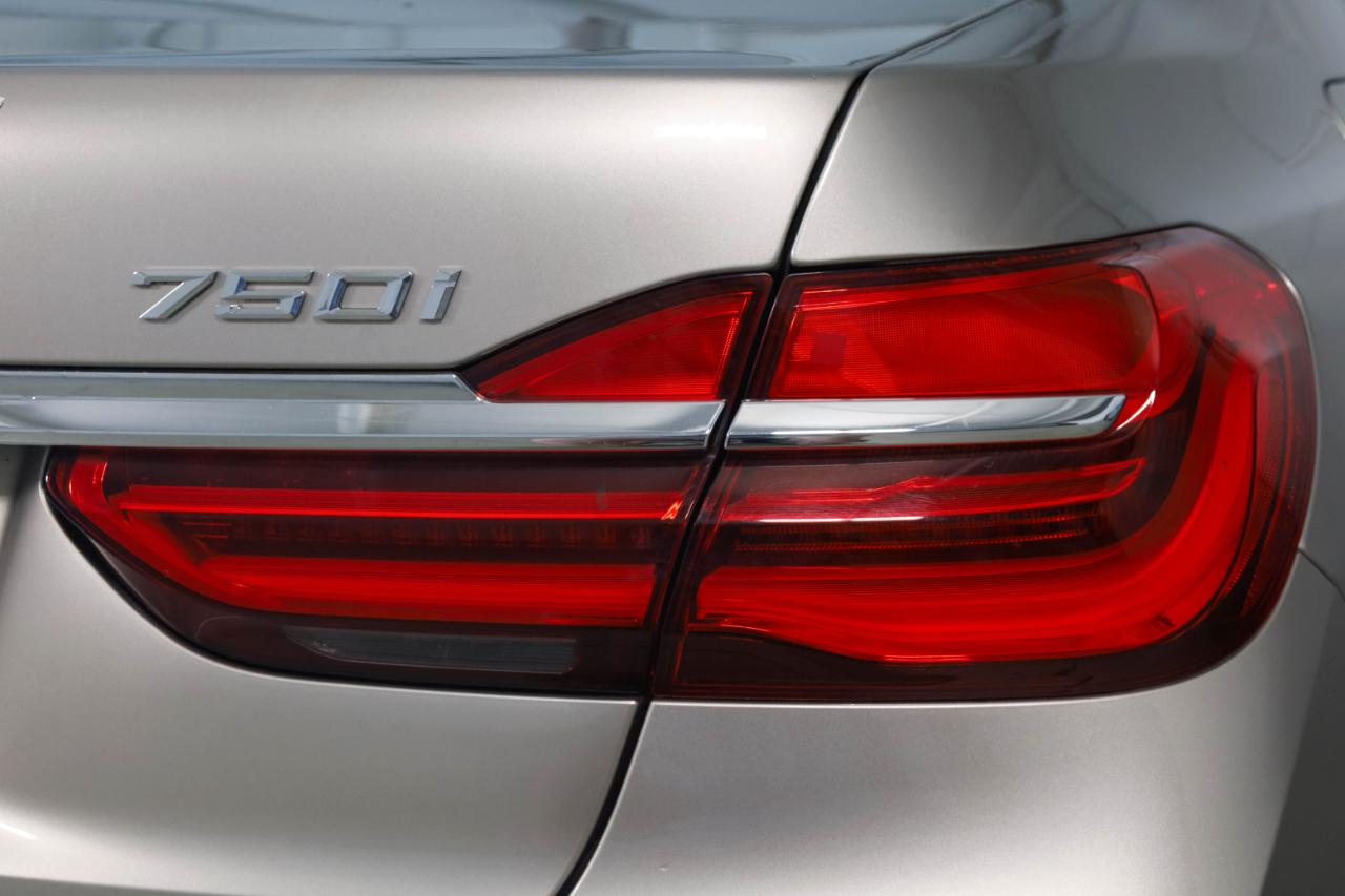 BMW 750i, B7 photo 22