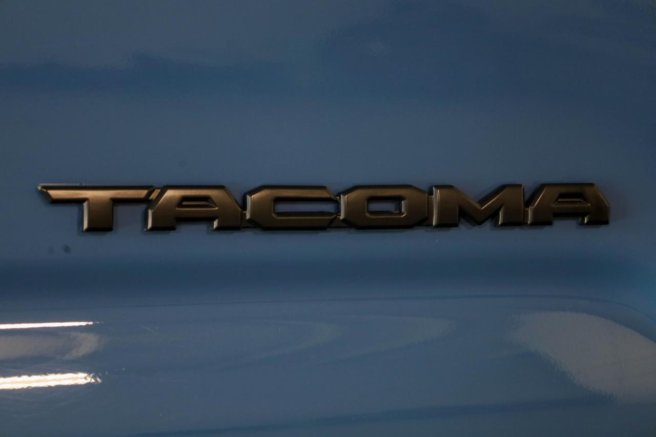 Toyota Tacoma photo 26
