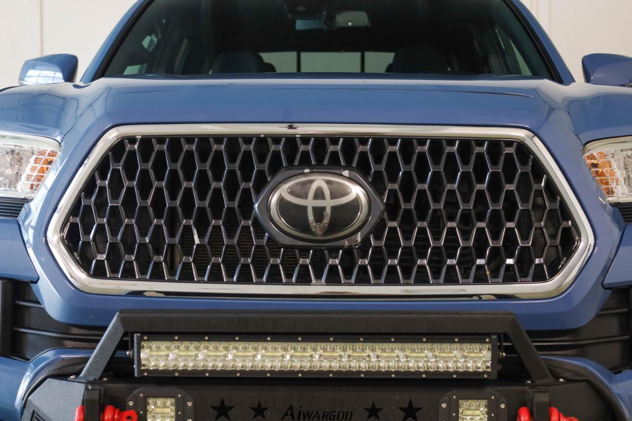 Toyota Tacoma photo 16