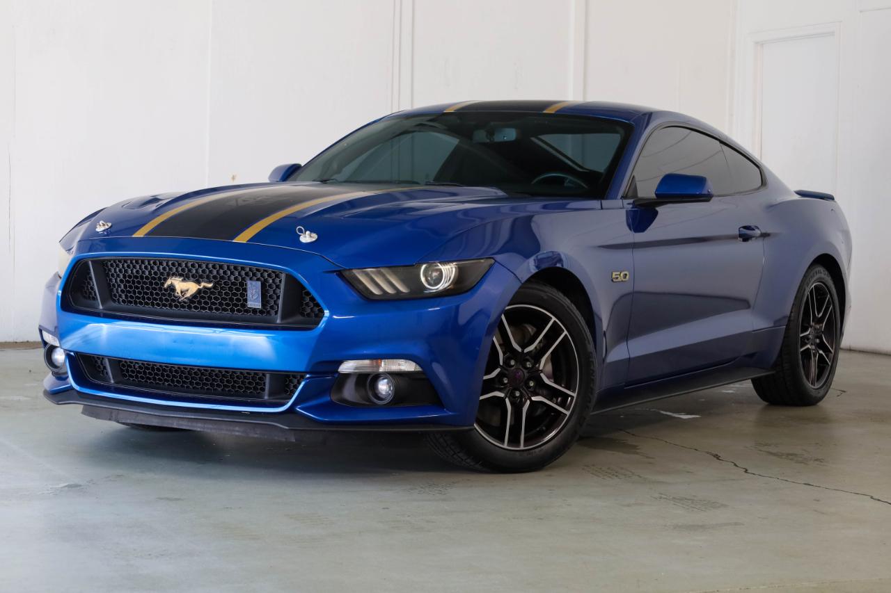 Ford Mustang photo 2