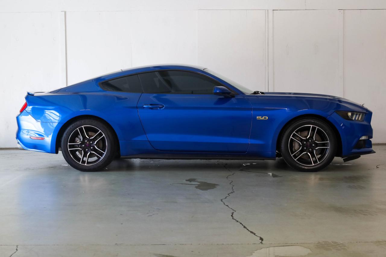 Ford Mustang photo 4
