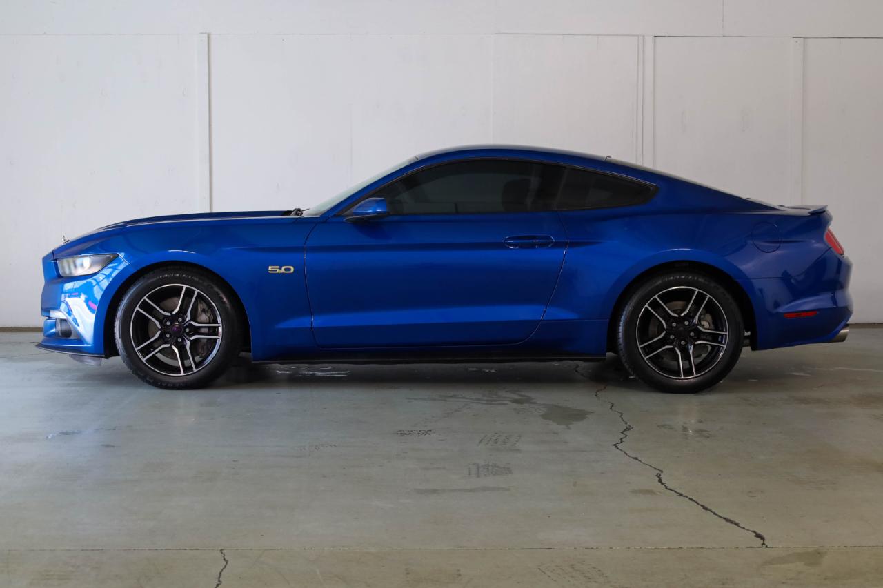 Ford Mustang photo 6