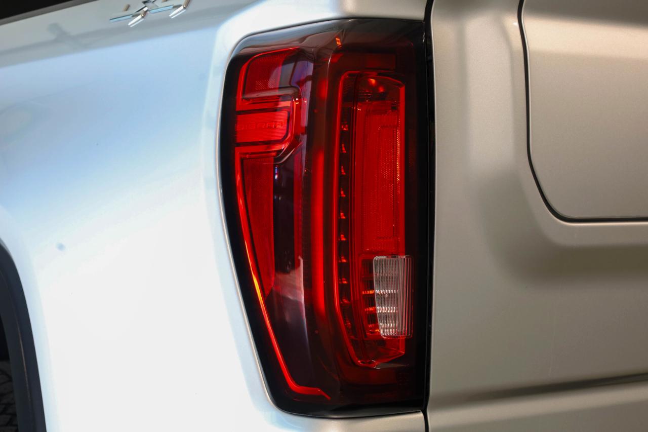 GMC Sierra 1500 SLT Crew Cab Short Box 4WD 2022