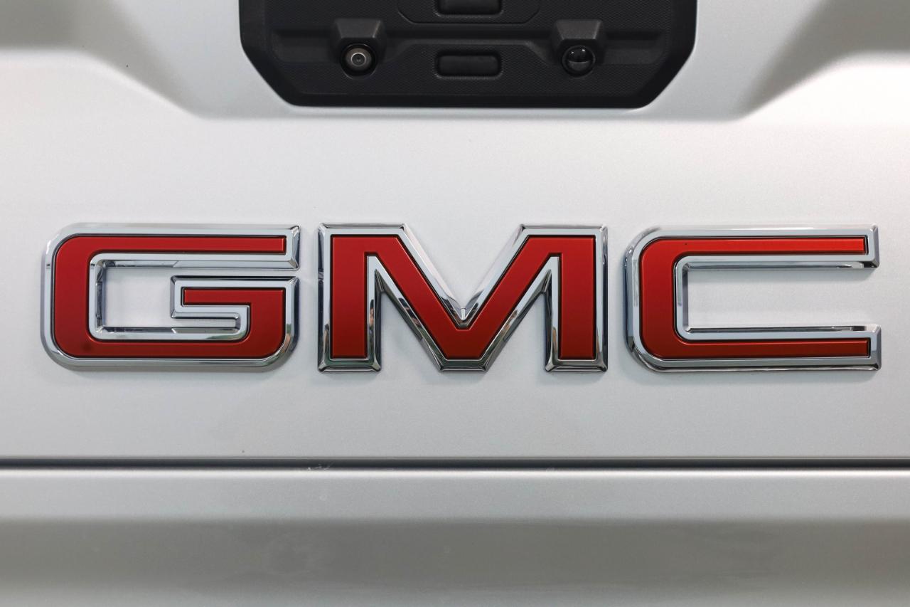 GMC Sierra 1500 SLT Crew Cab Short Box 4WD 2022