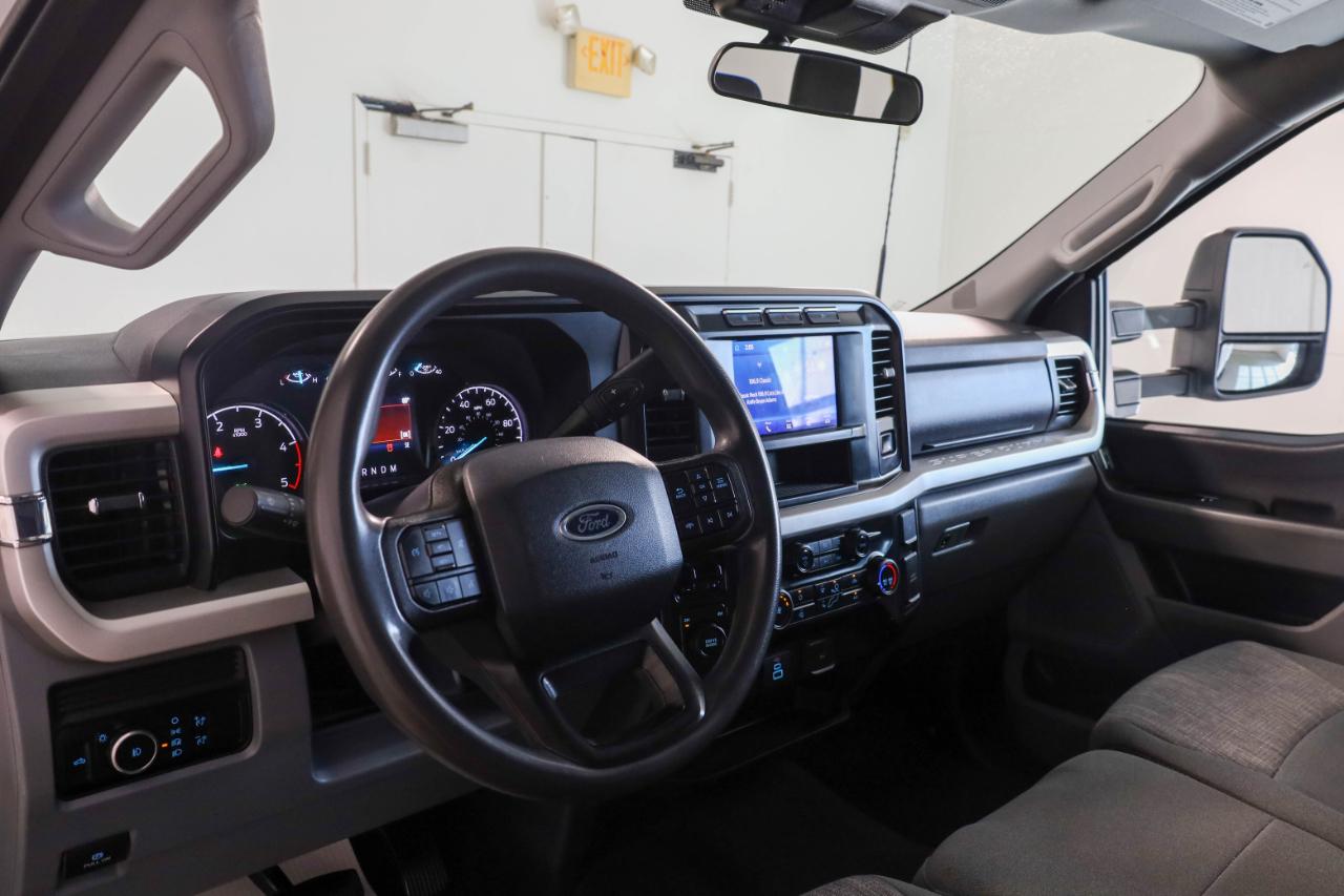 Ford Super Duty F-250 SRW XLT 4WD Crew Cab 8' Box 2024