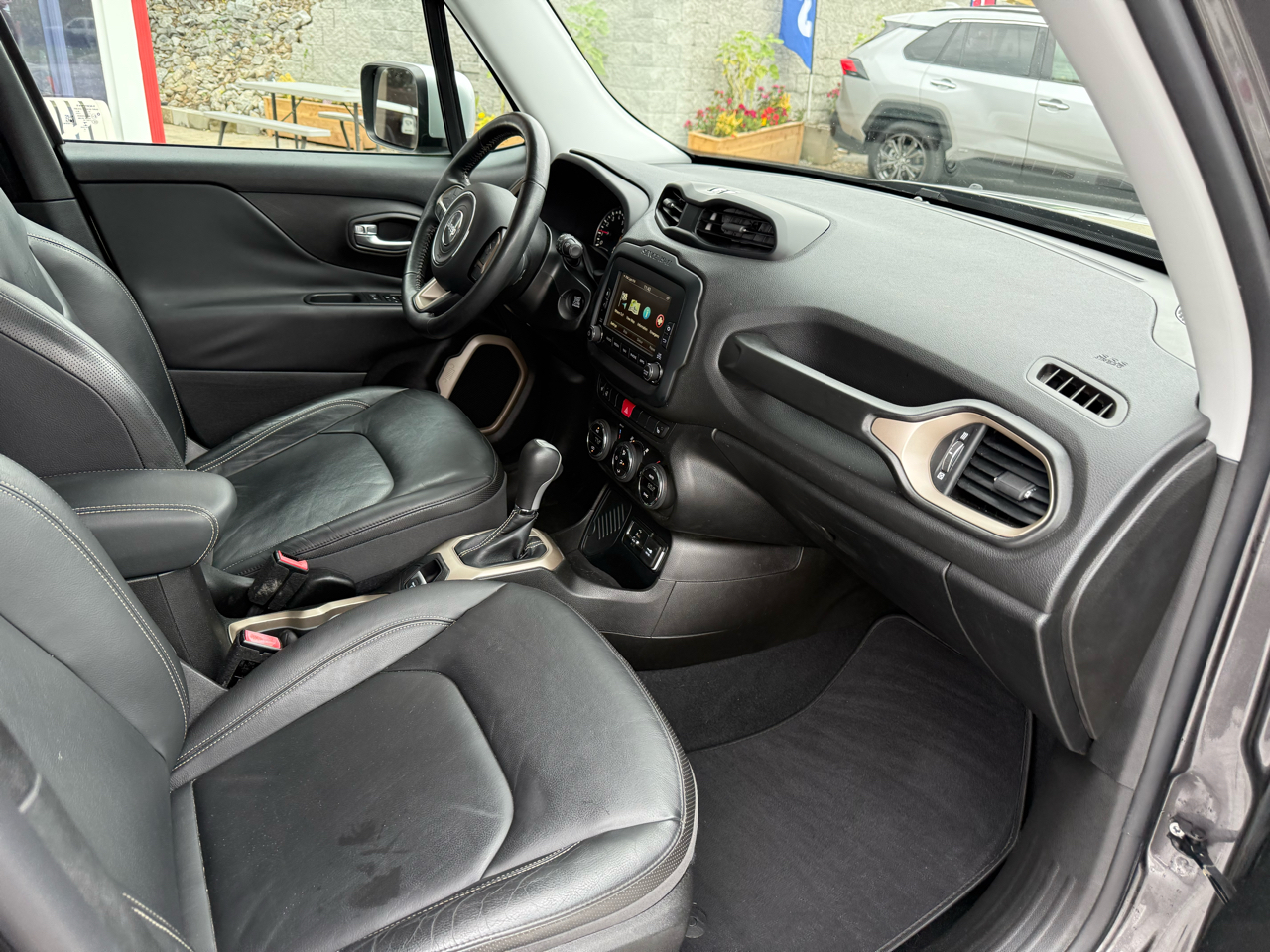 2017 Jeep Renegade Limited photo 3
