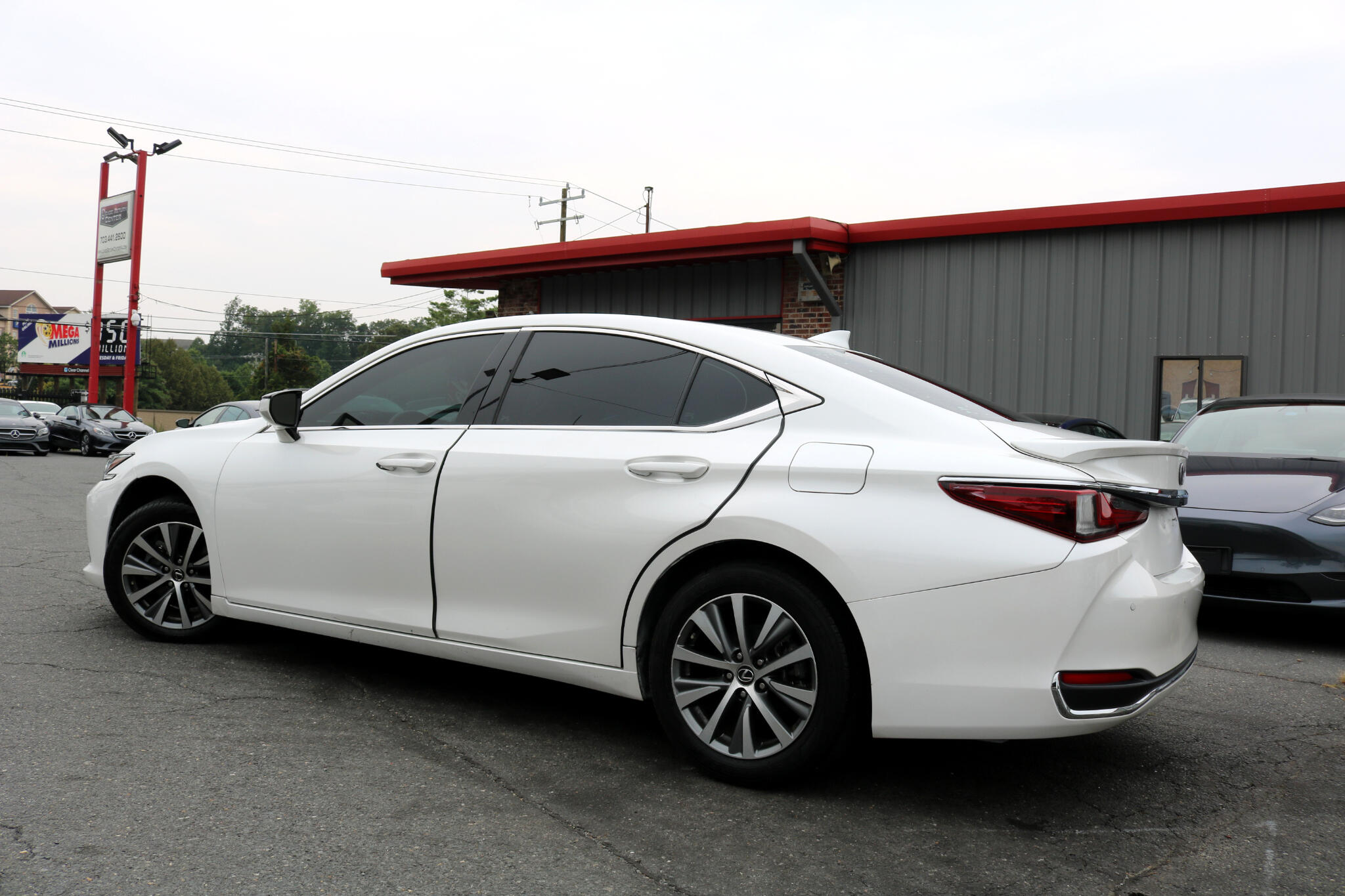 2021 Lexus ES 300h photo 7