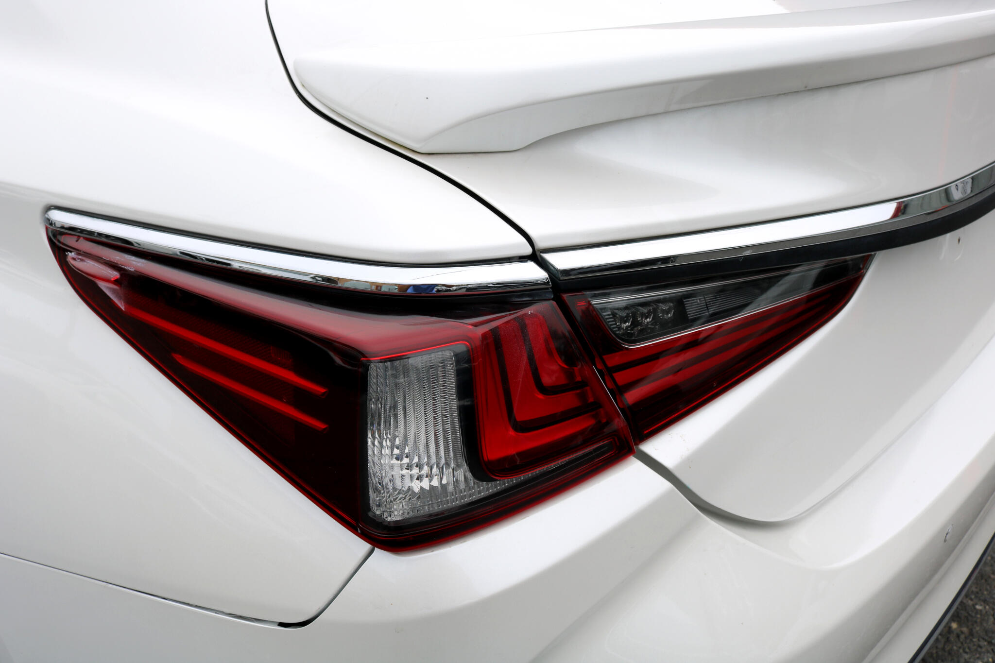 2021 Lexus ES 300h photo 10