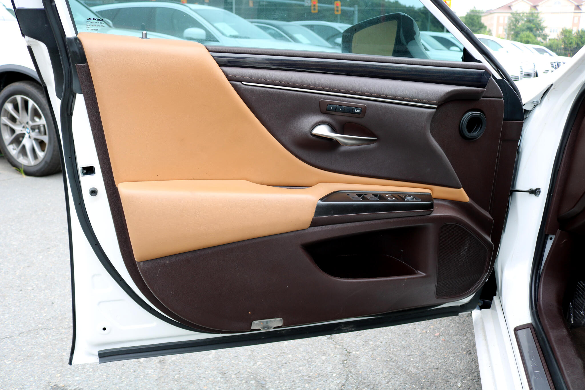 2021 Lexus ES 300h photo 13