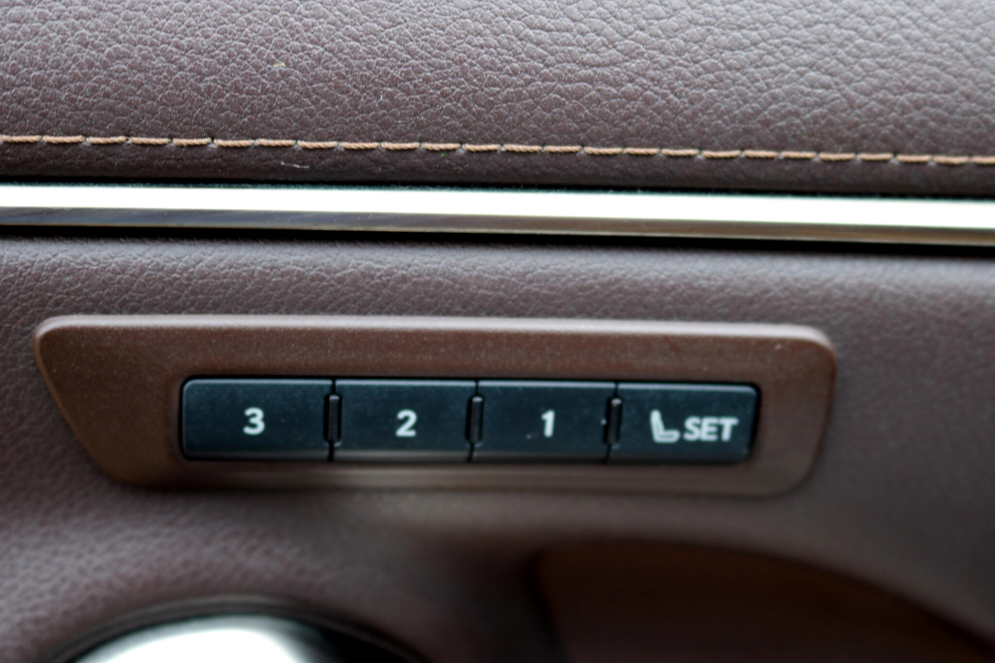 2021 Lexus ES 300h photo 14