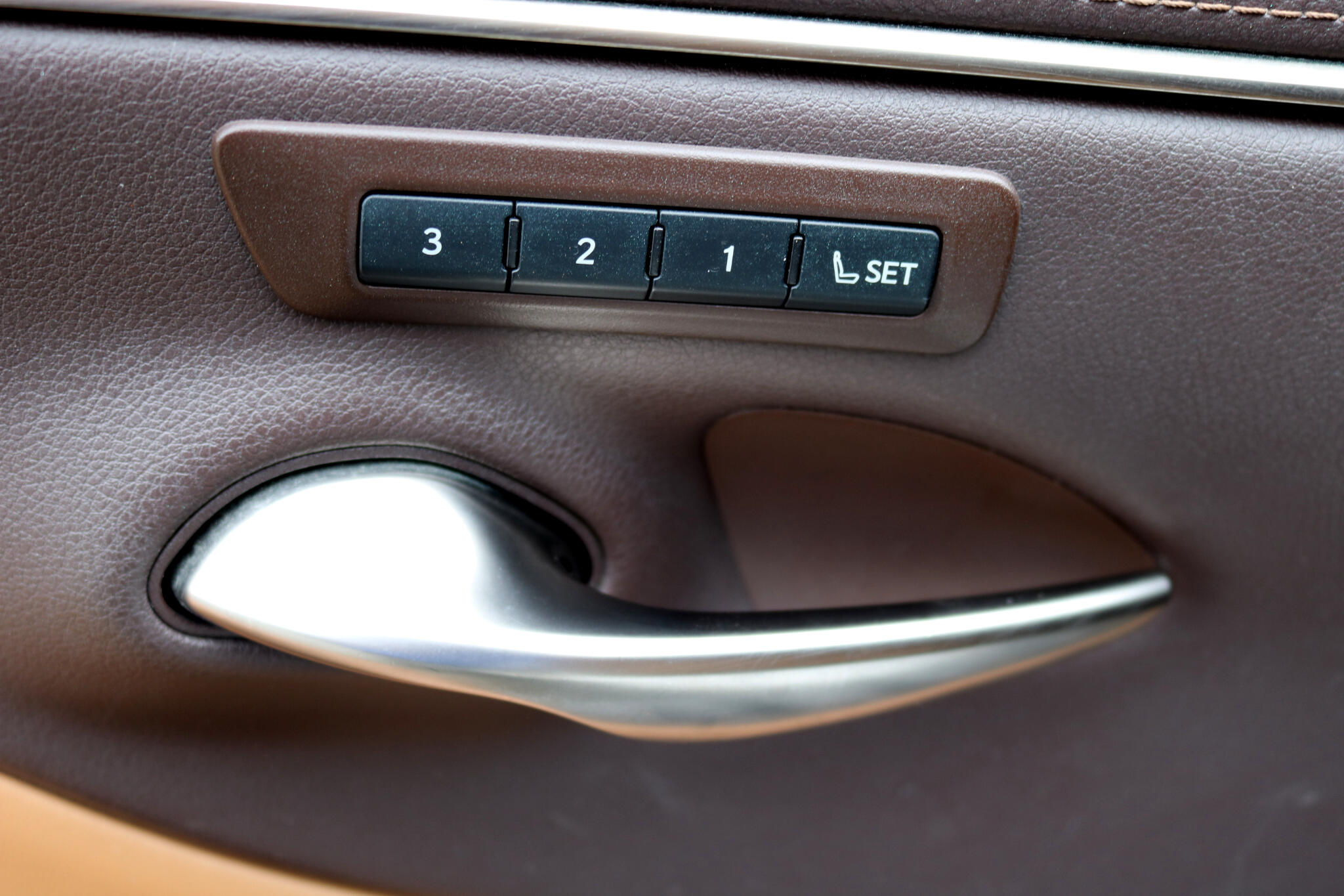 2021 Lexus ES 300h photo 15