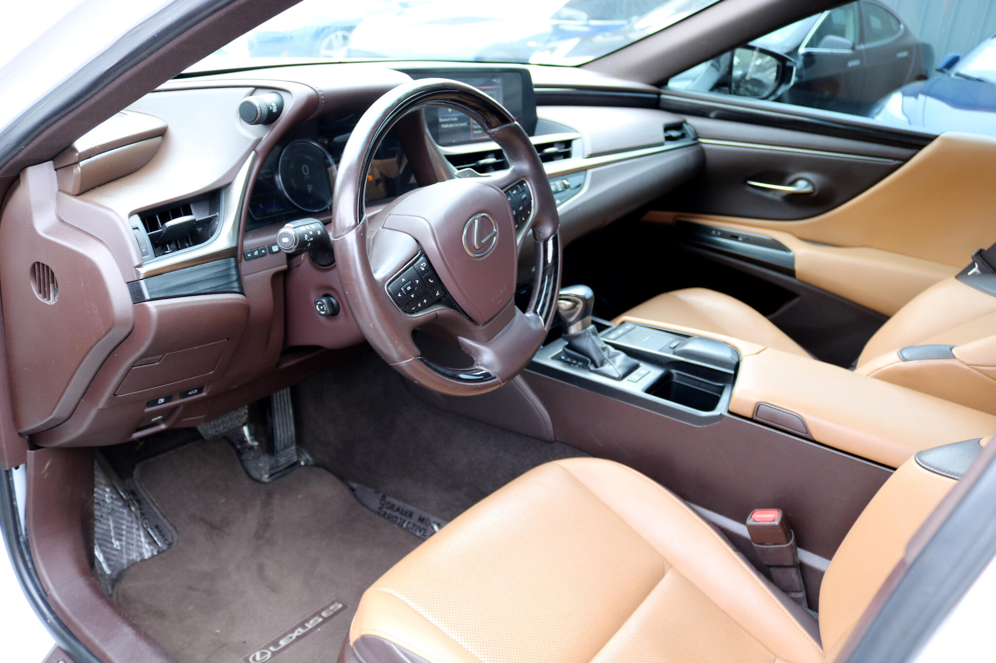 2021 Lexus ES 300h photo 17
