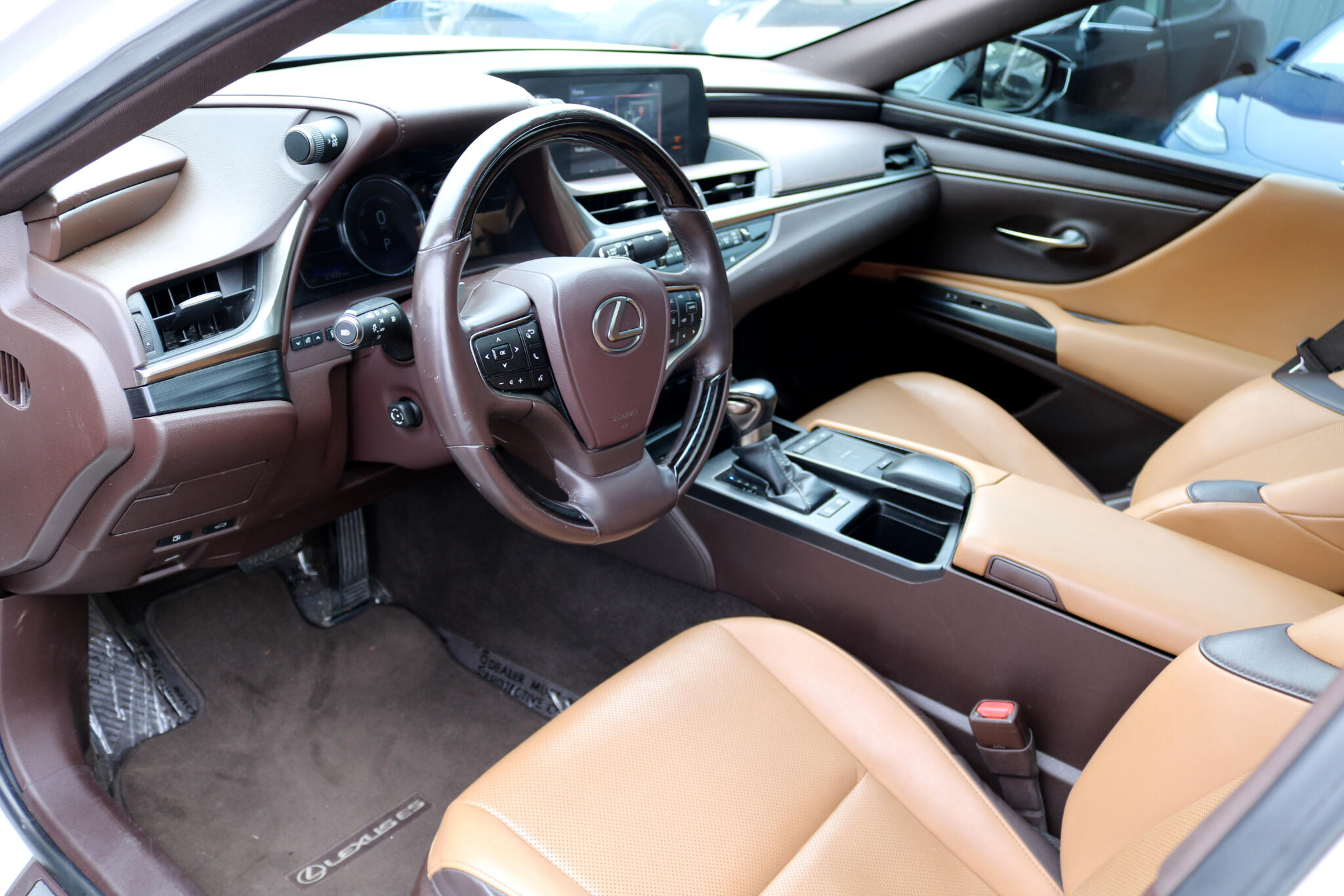 2021 Lexus ES 300h photo 18