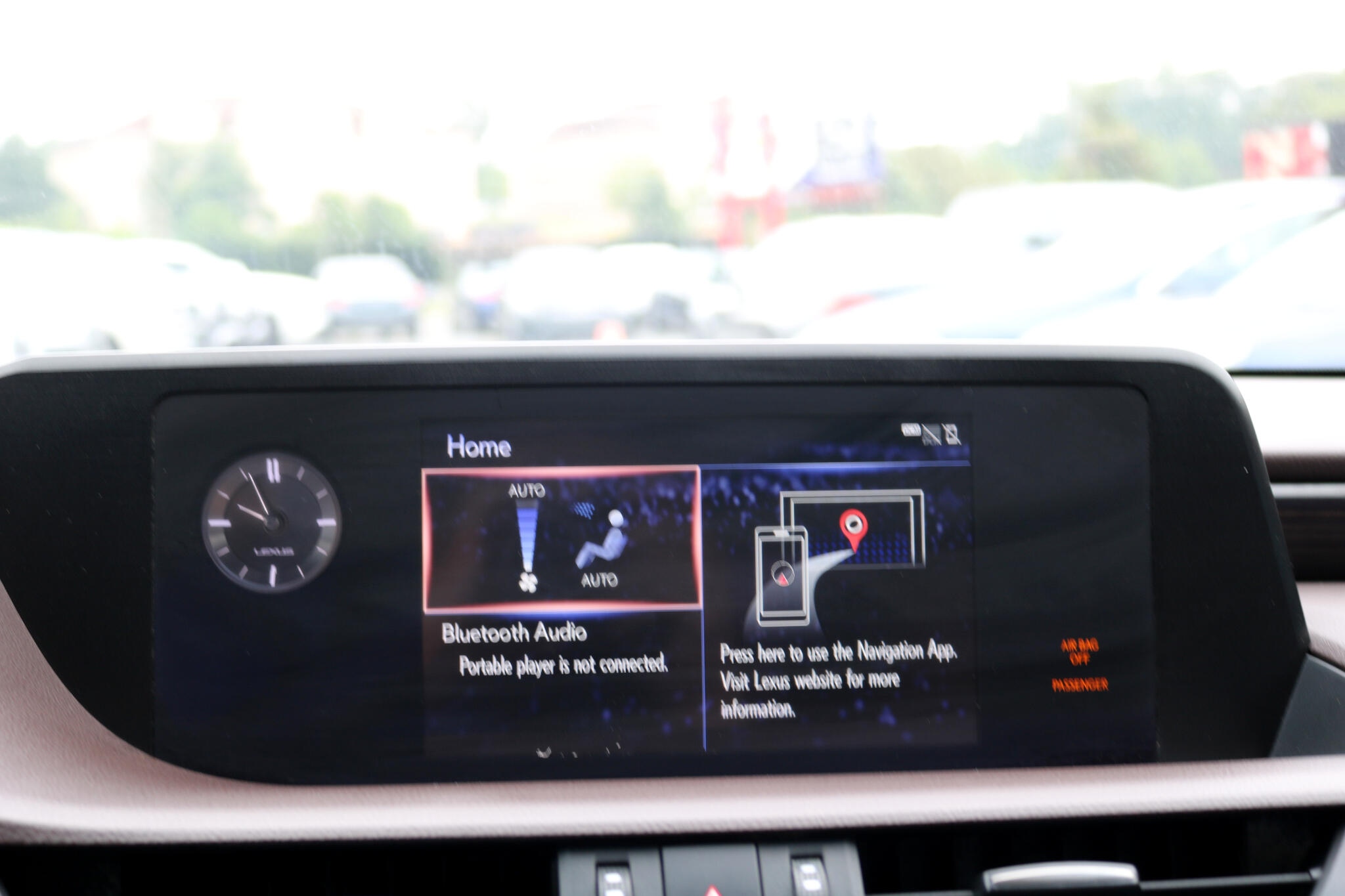 2021 Lexus ES 300h photo 24