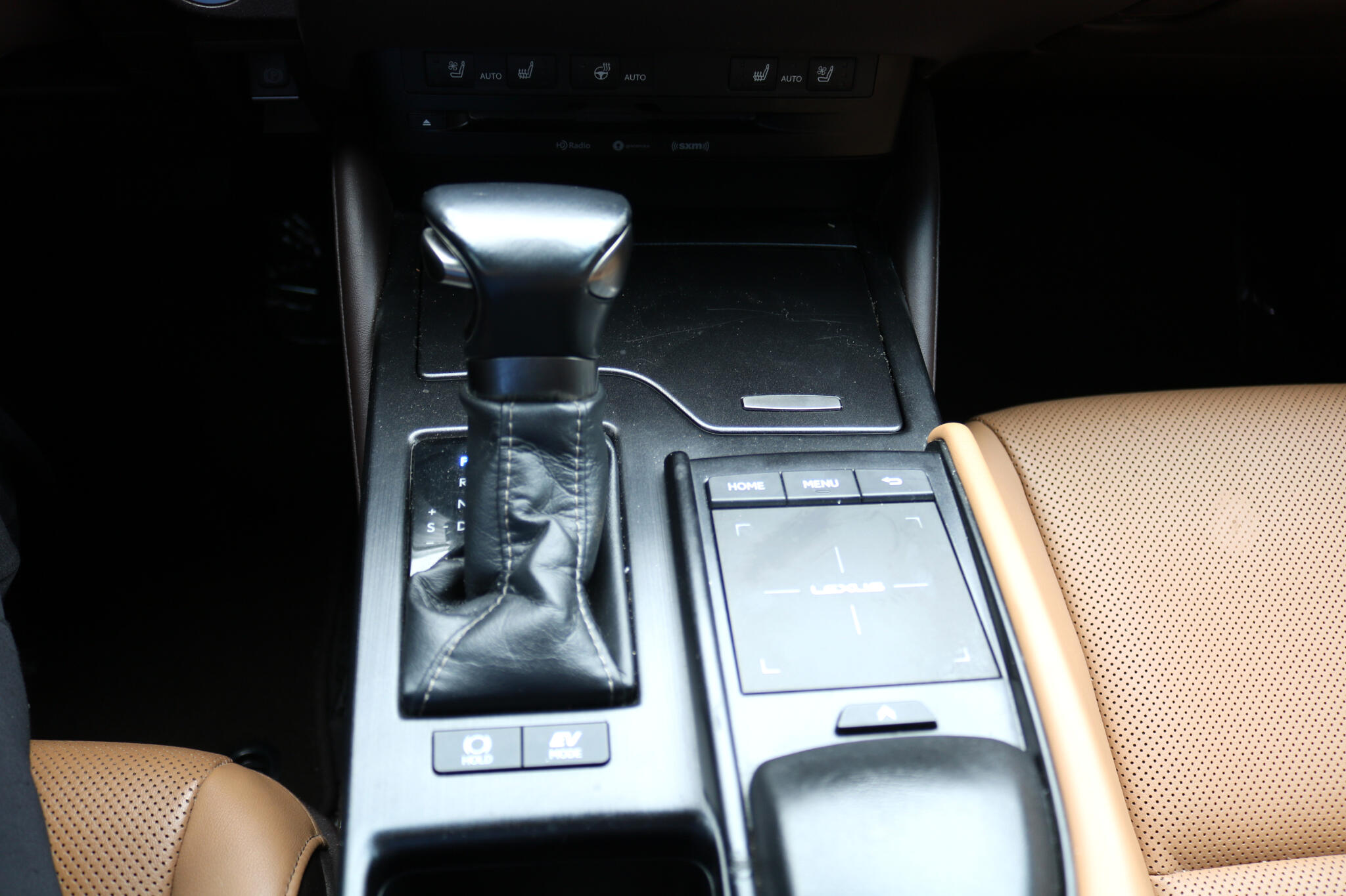 2021 Lexus ES 300h photo 28