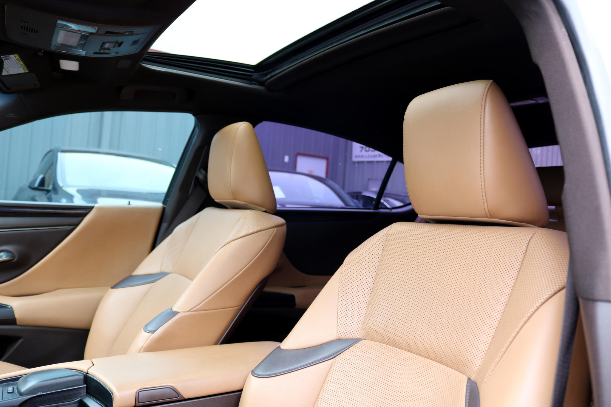 2021 Lexus ES 300h photo 32