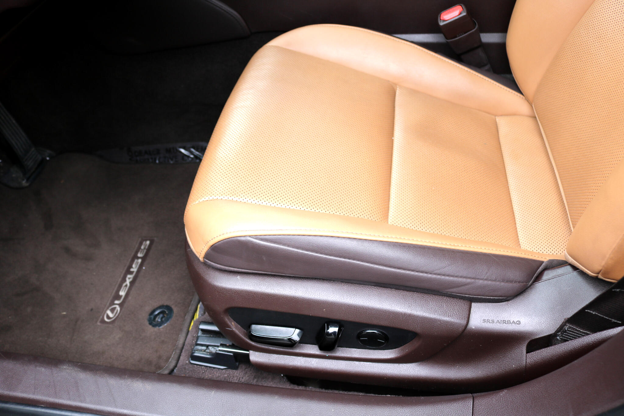 2021 Lexus ES 300h photo 33