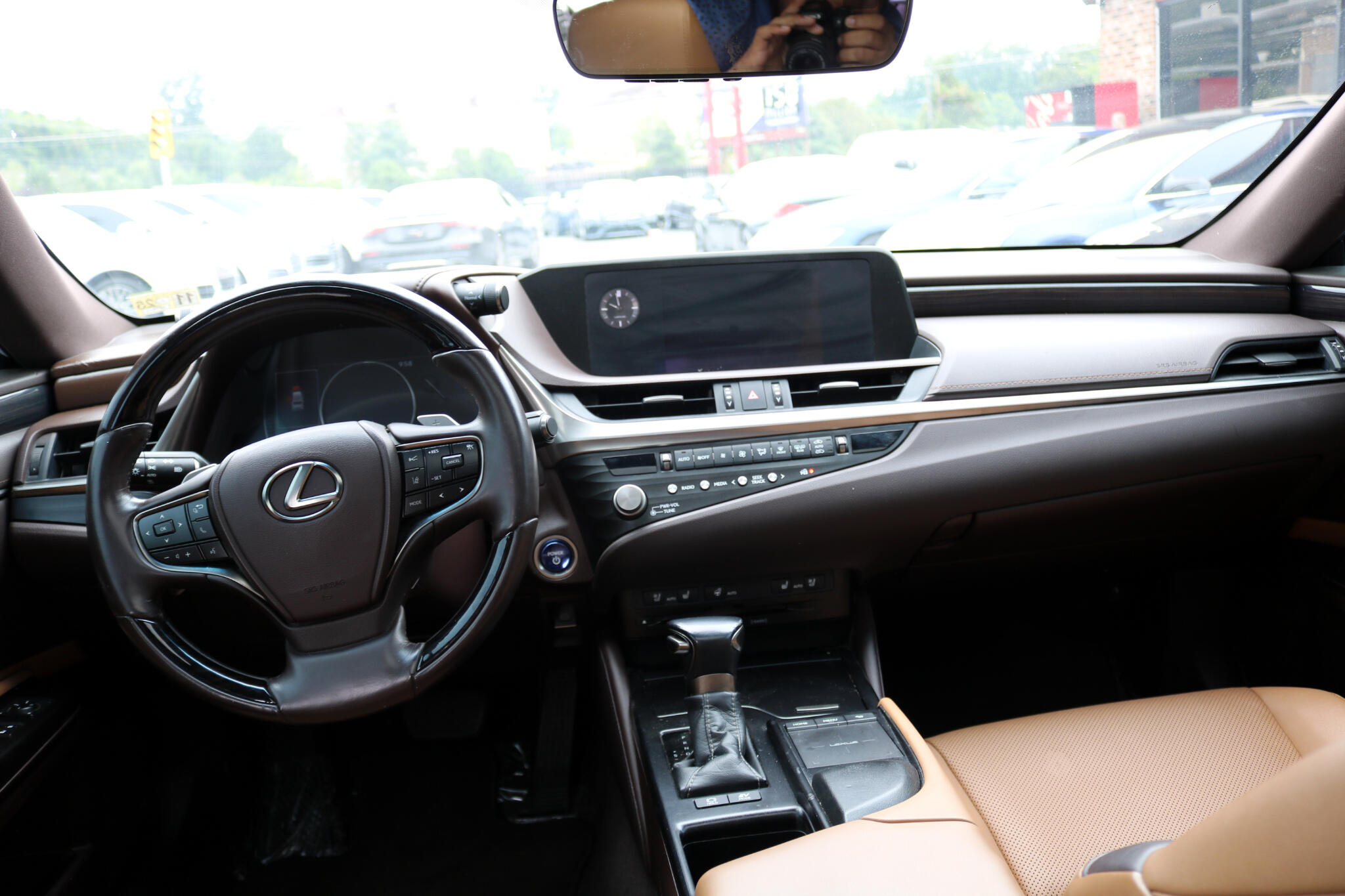 2021 Lexus ES 300h photo 35