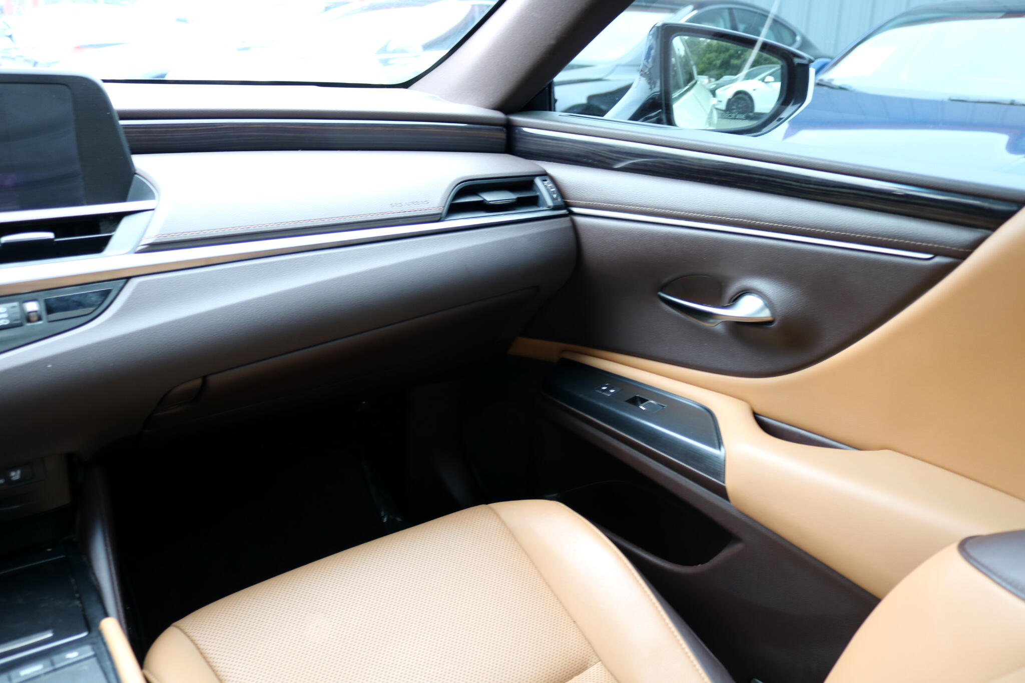 2021 Lexus ES 300h photo 37