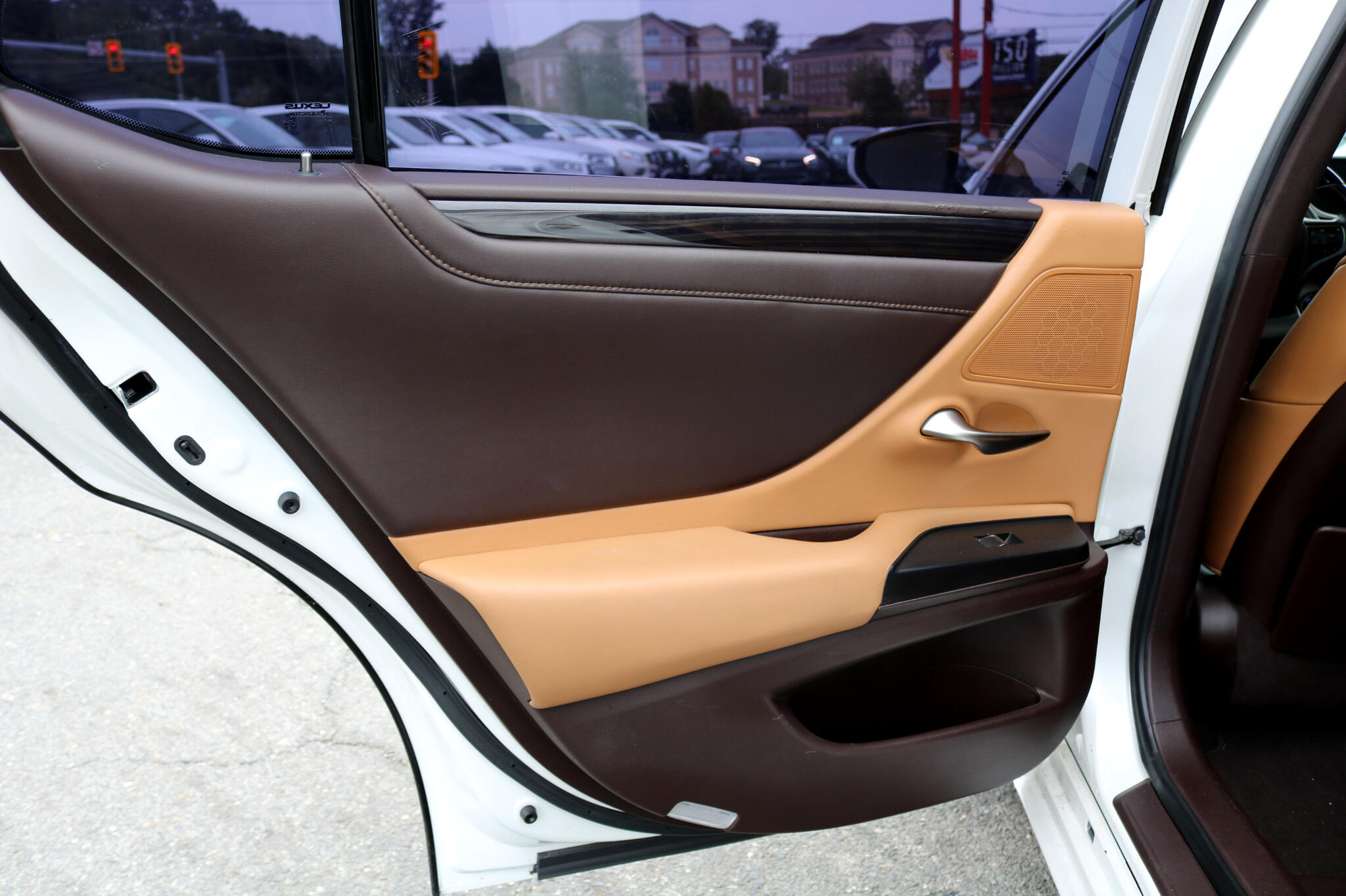2021 Lexus ES 300h photo 38