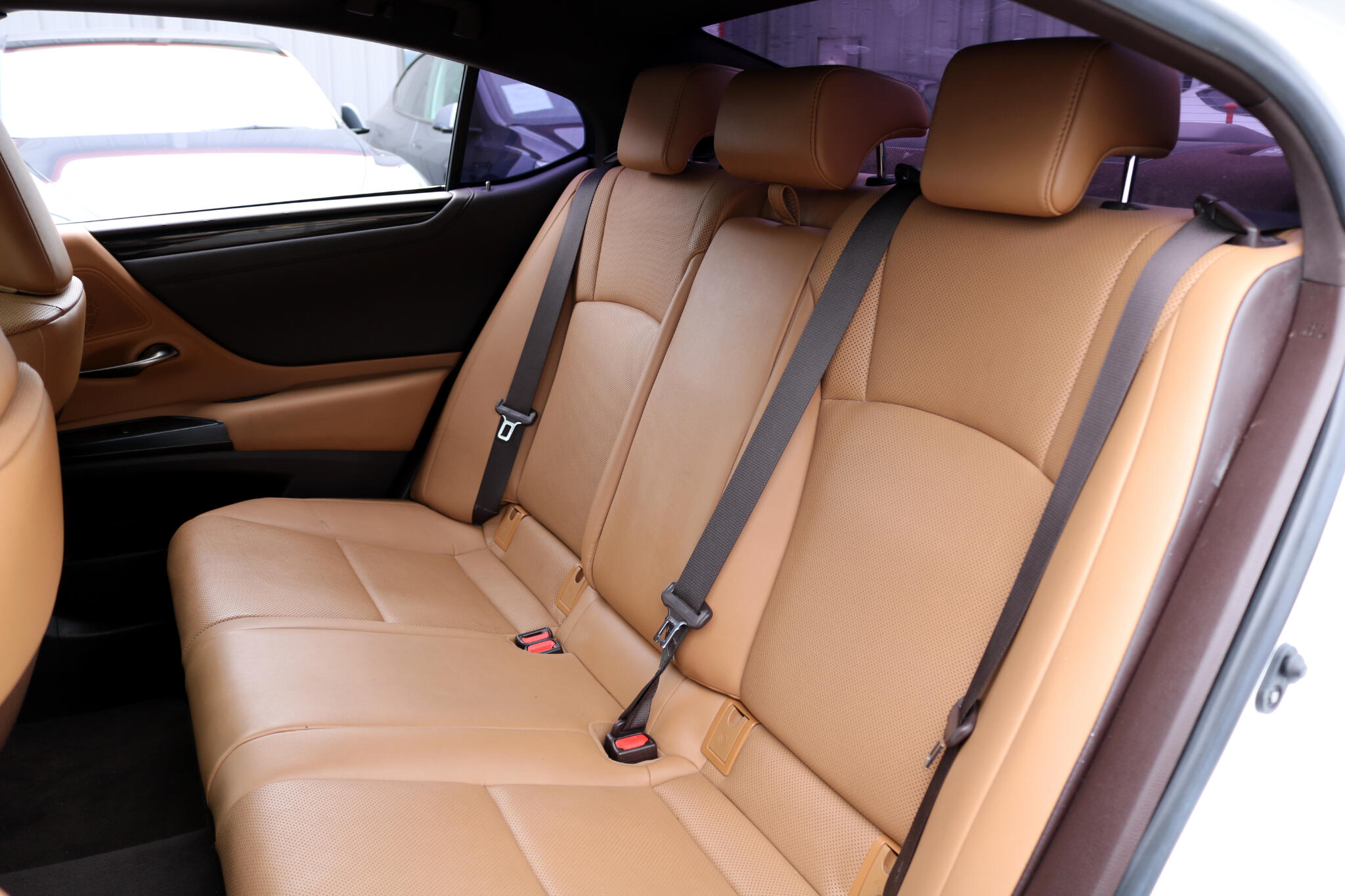 2021 Lexus ES 300h photo 40