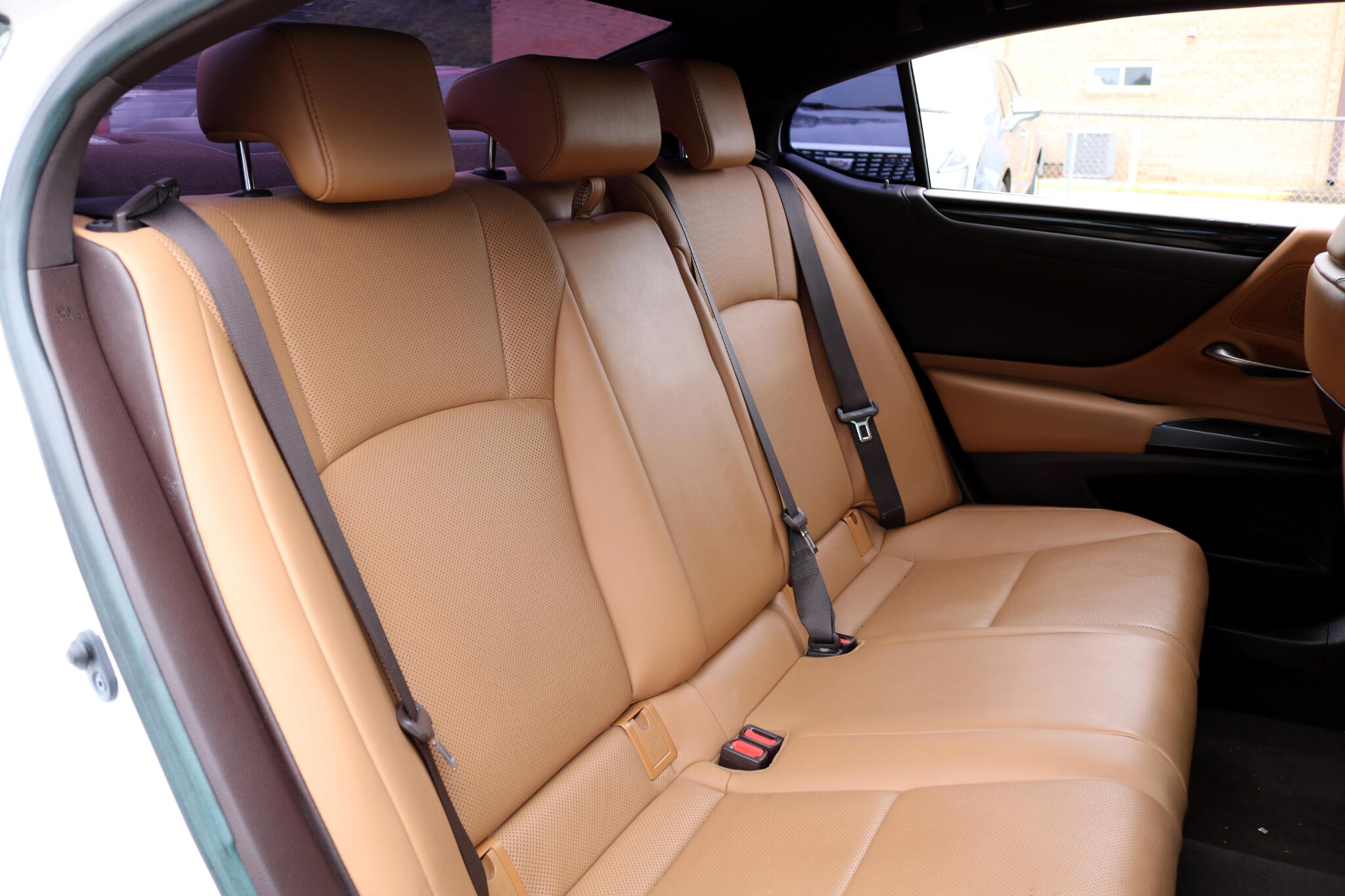 2021 Lexus ES 300h photo 44