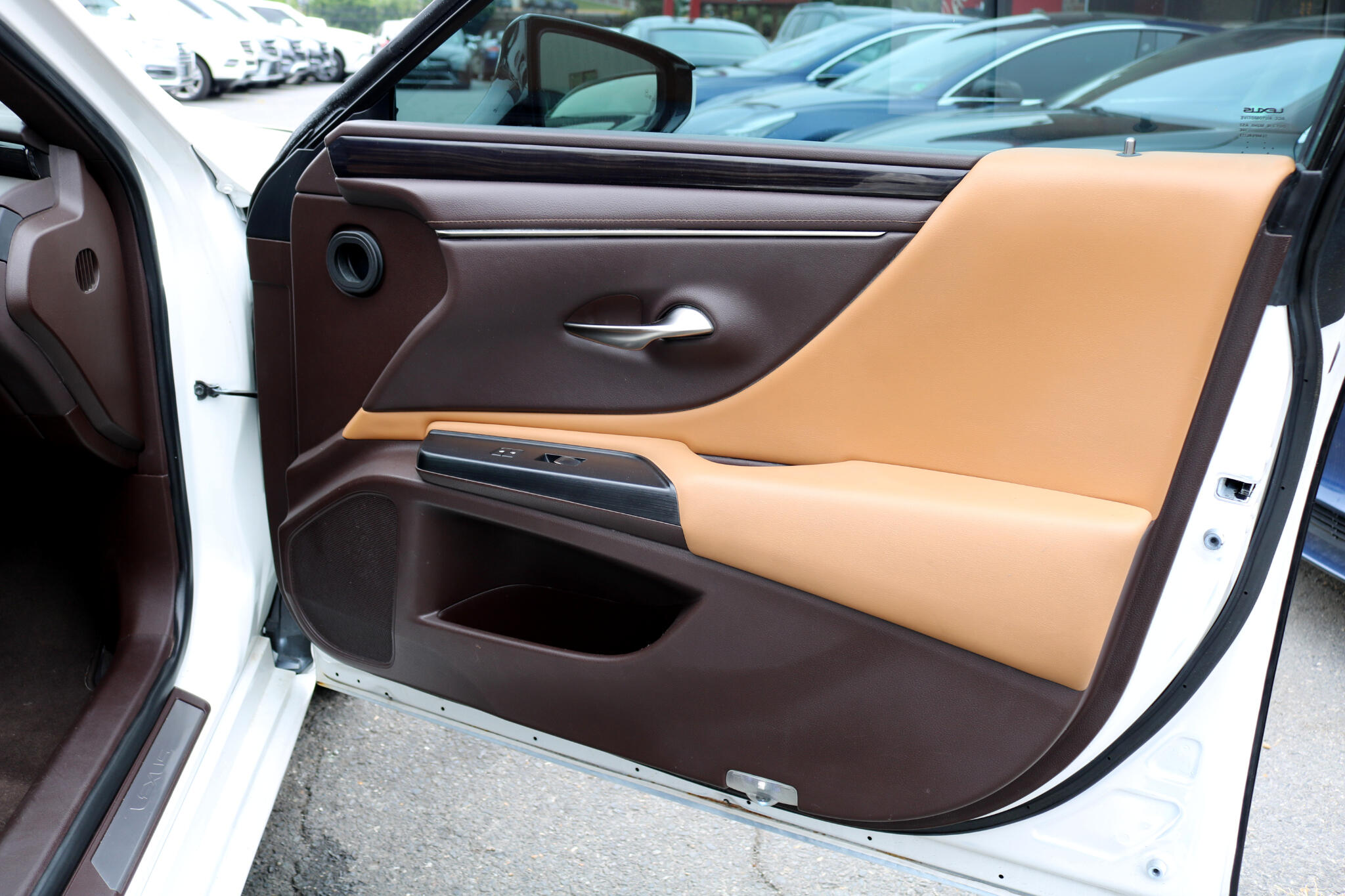 2021 Lexus ES 300h photo 45