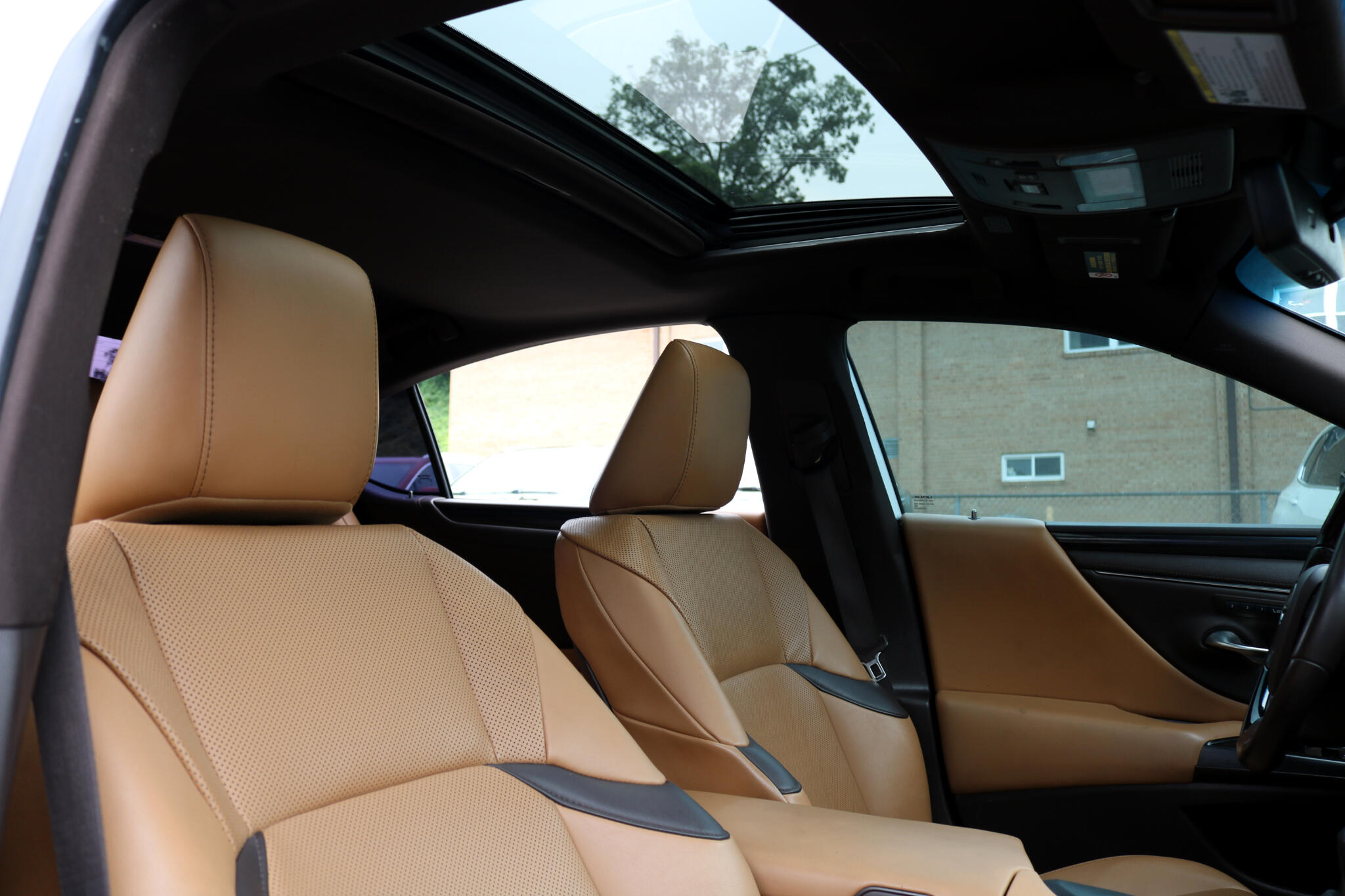 2021 Lexus ES 300h photo 47