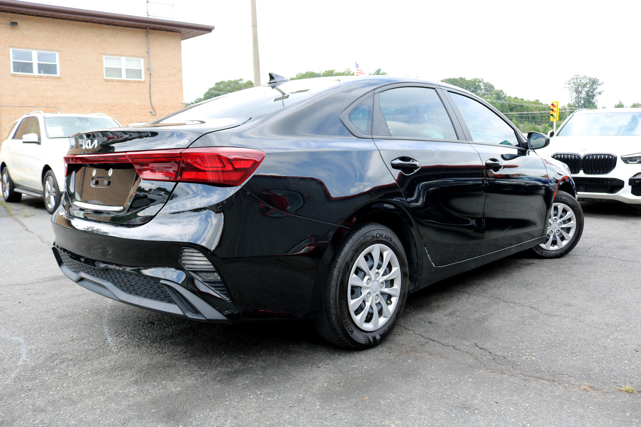 2023 Kia Forte LX photo 2