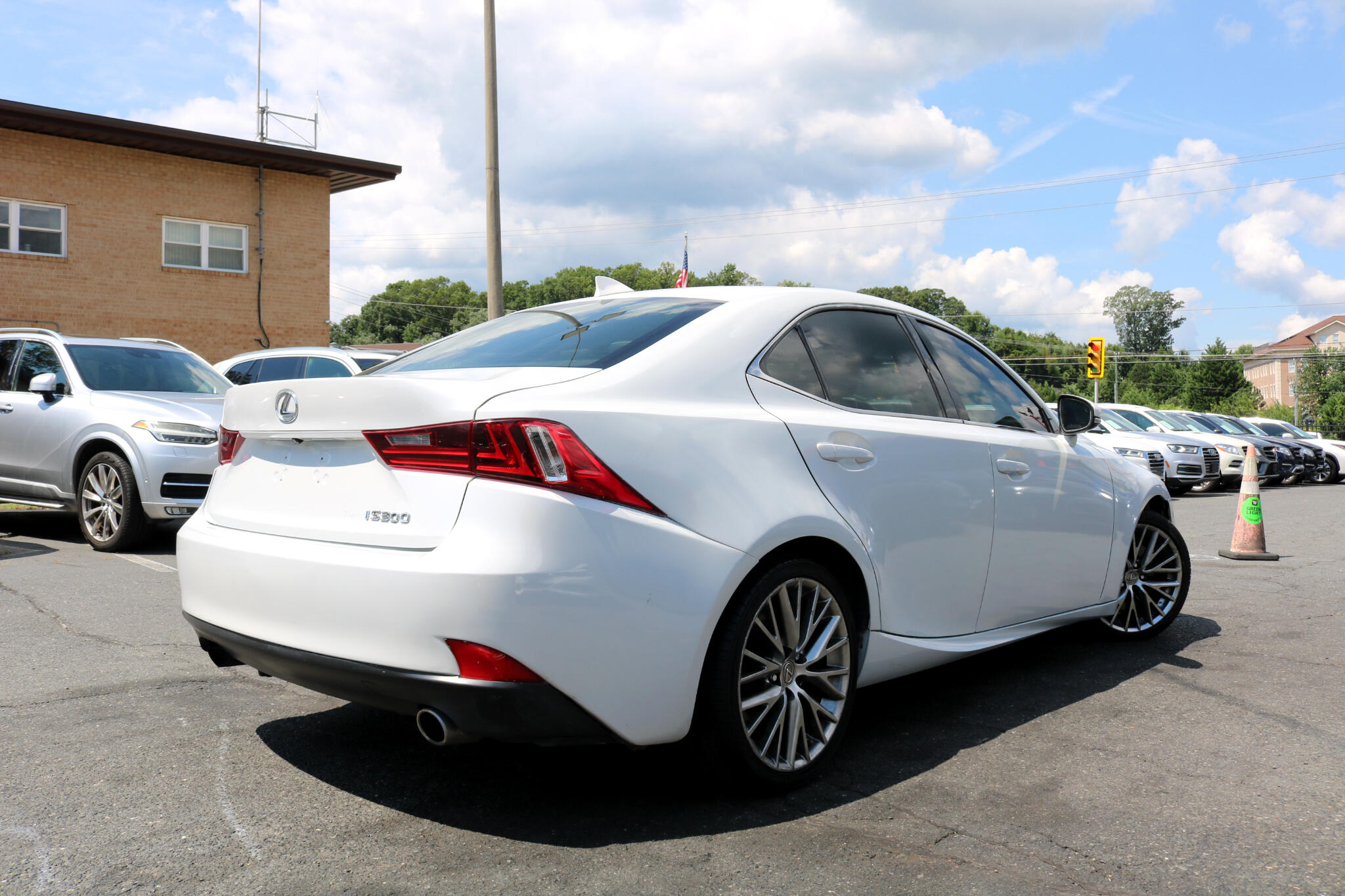 2016 Lexus IS 300 photo 2